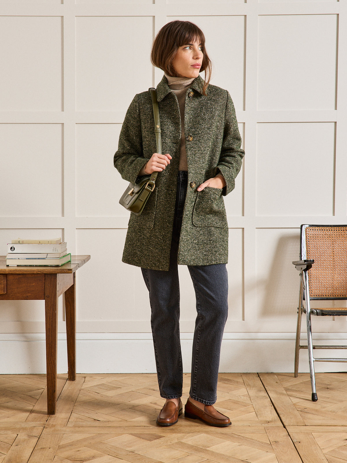 Kurzer Damenmantel aus mouliniertem Twill