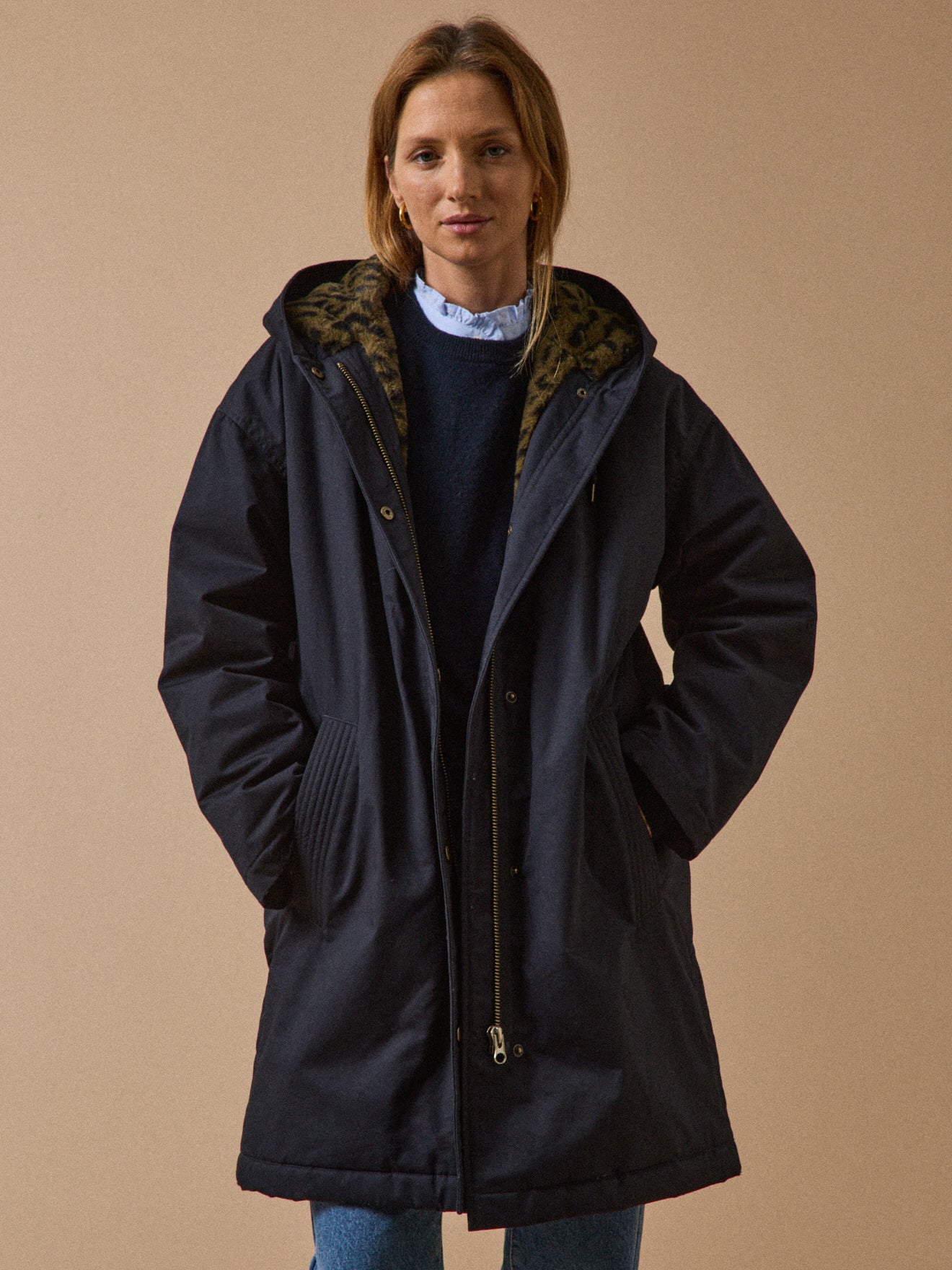 Halblanger und gefütterter Damen-Parka aus Webpelz