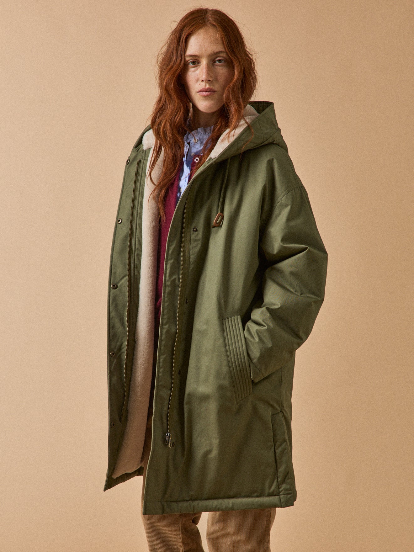 Halblanger und gefütterter Damen-Parka aus Webpelz