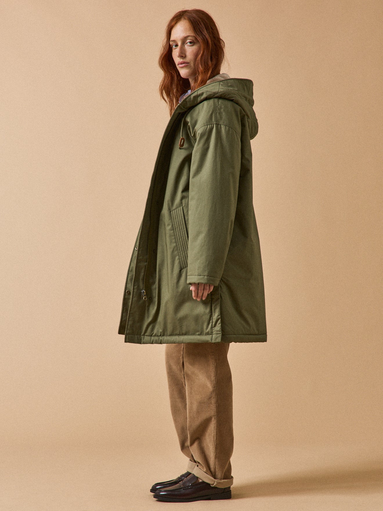 Halblanger und gefütterter Damen-Parka aus Webpelz