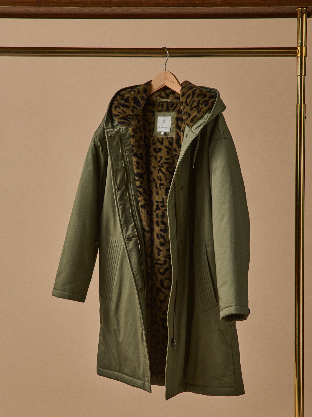 Halblanger und gefütterter Damen-Parka aus Webpelz