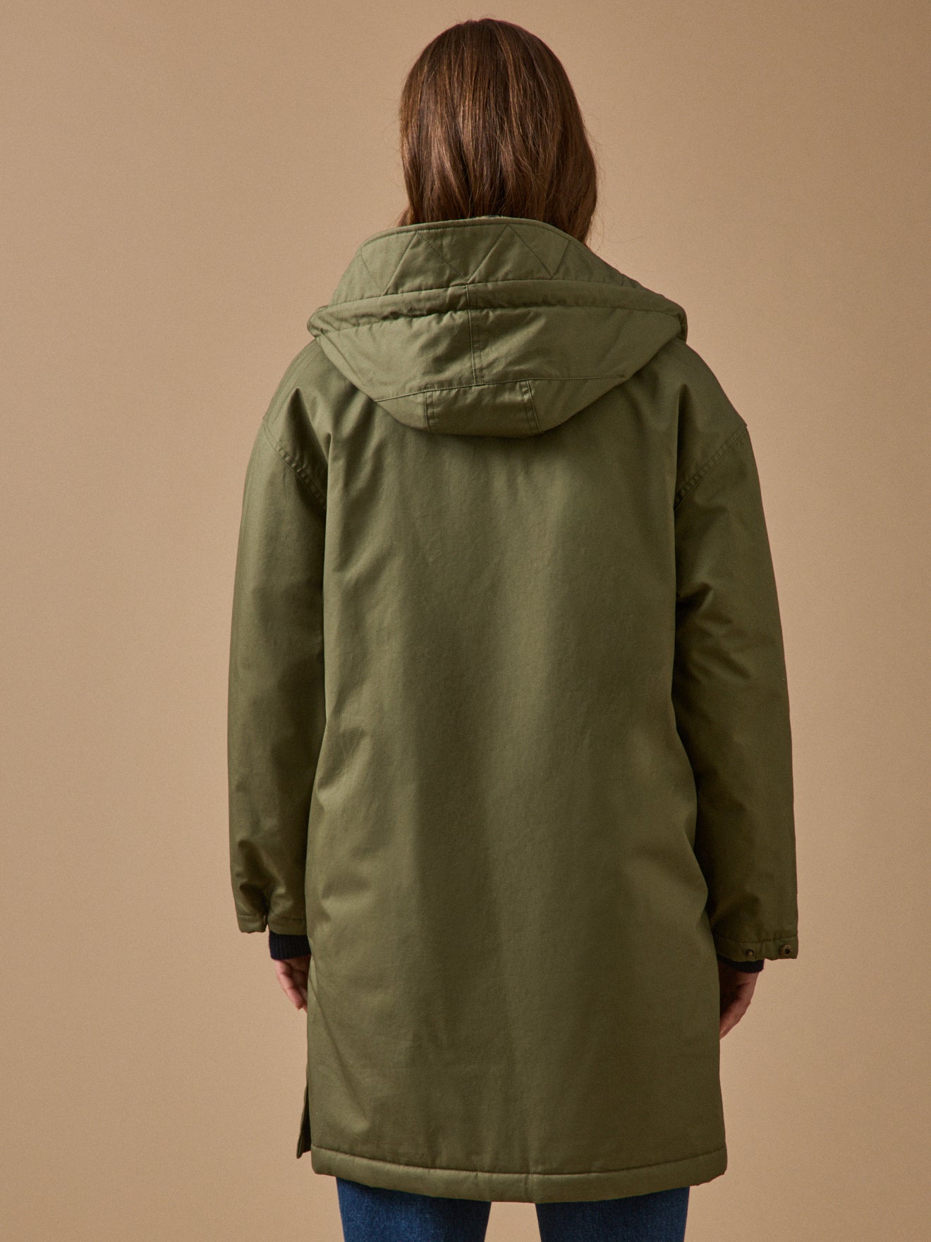 Halblanger und gefütterter Damen-Parka aus Webpelz
