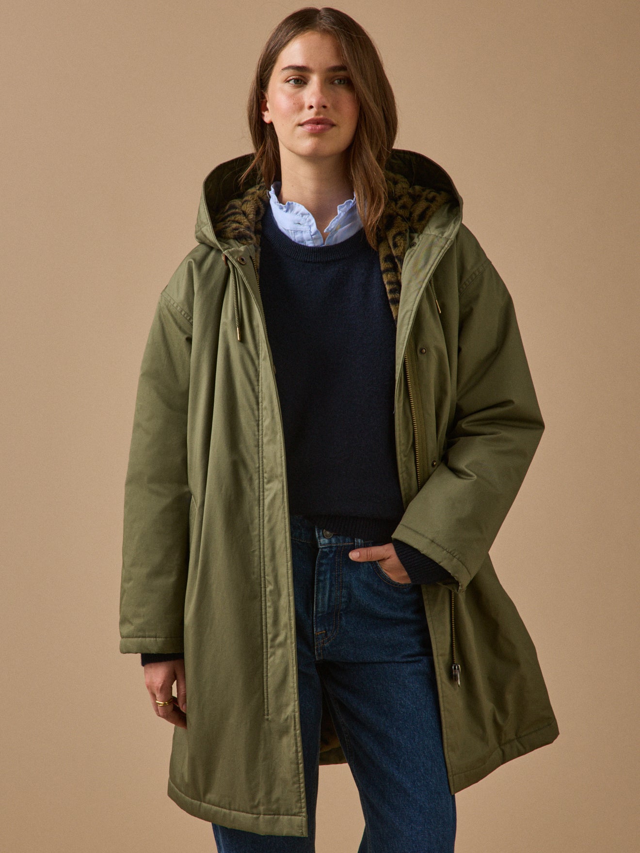 Halblanger und gefütterter Damen-Parka aus Webpelz