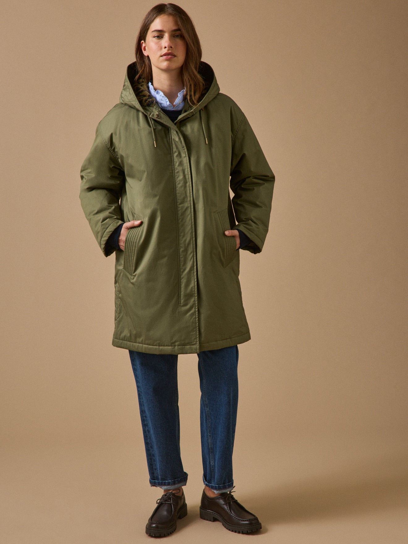Halblanger und gefütterter Damen-Parka aus Webpelz