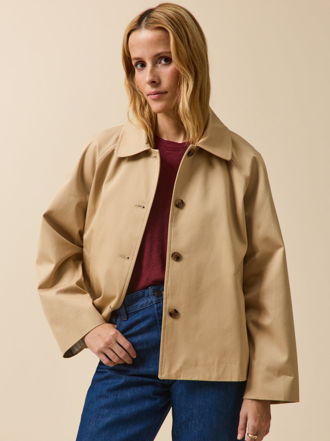 Kurzer Damen-Trenchcoat aus Bio-Baumwolle