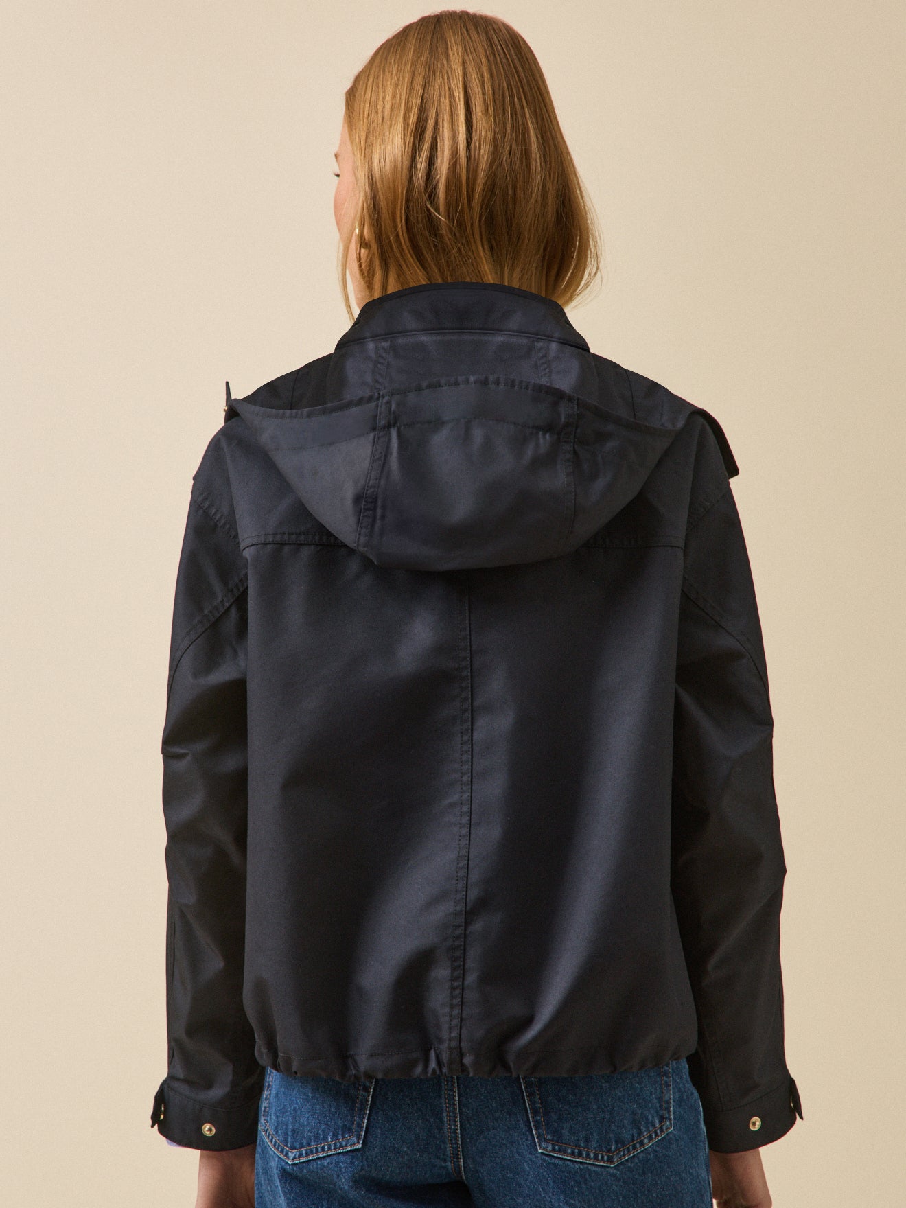 Leichter und kurzer Damen-Parka