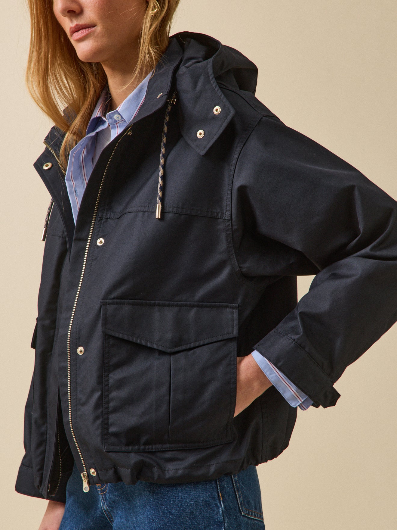 Leichter und kurzer Damen-Parka