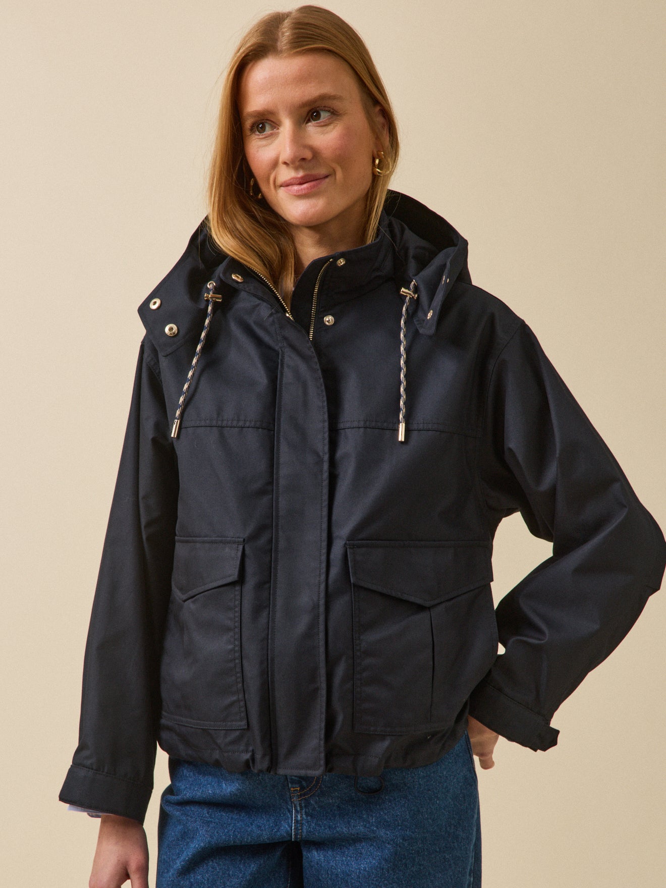 Leichter und kurzer Damen-Parka