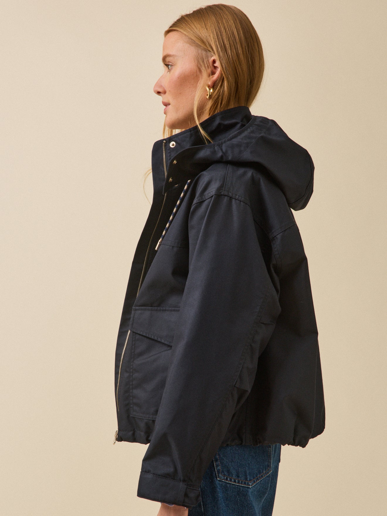 Leichter und kurzer Damen-Parka