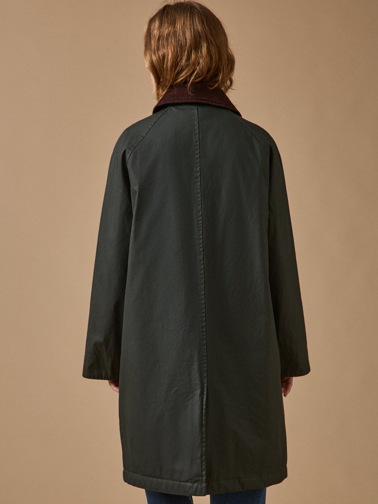 Damen-Regenjacke aus beschichtetem Tuch