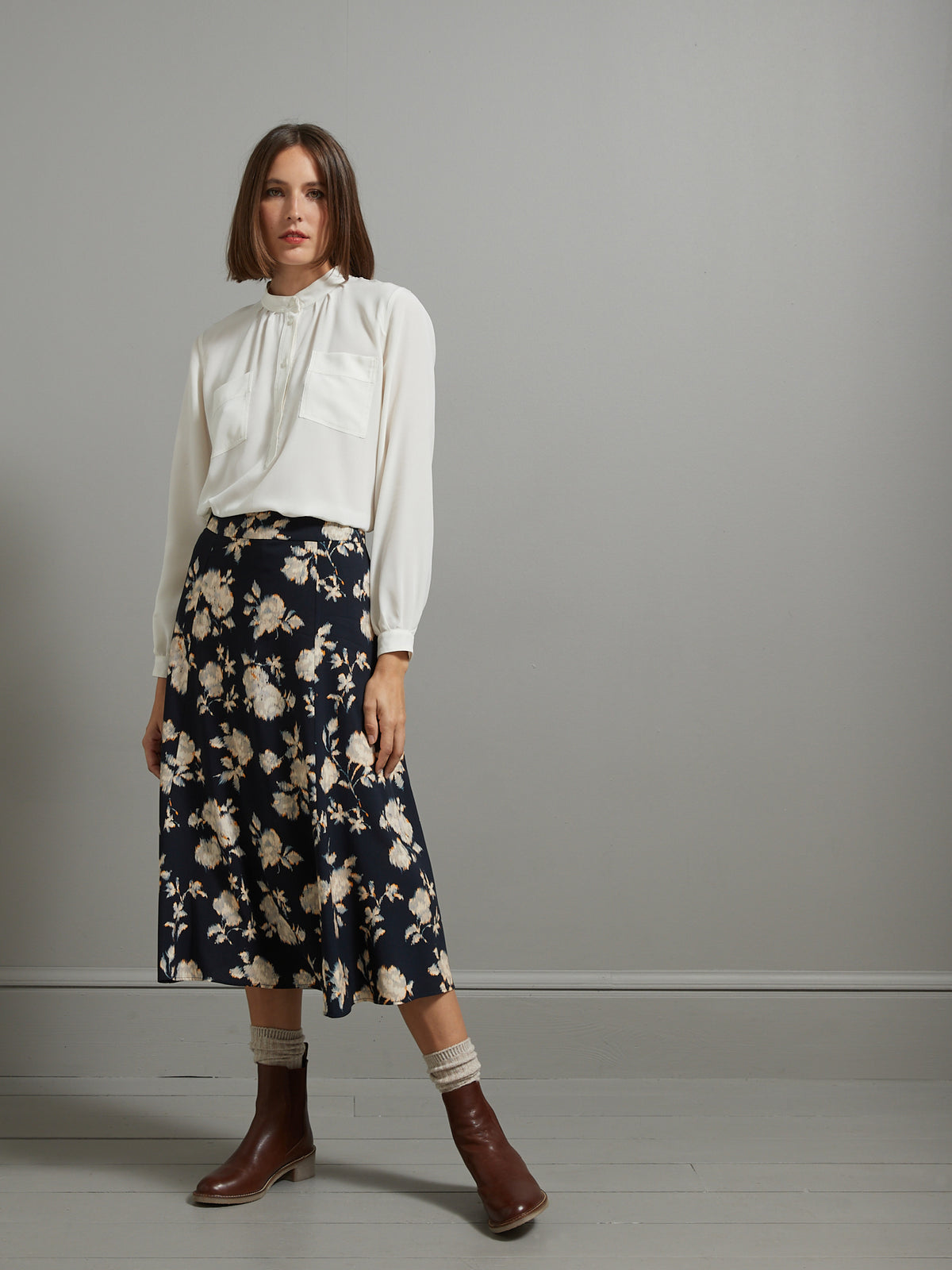 Halblanger Damenrock mit Ikat-Print
