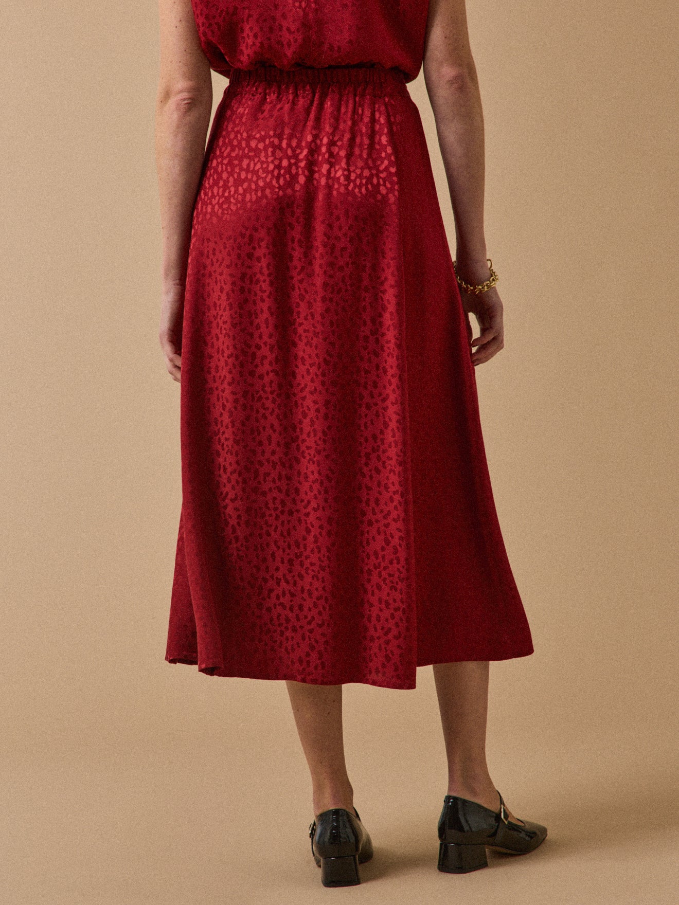 Langer und geknöpfter Damenrock mit Jacquard