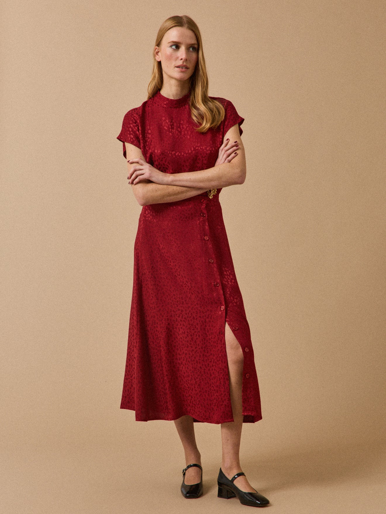 Langer und geknöpfter Damenrock mit Jacquard