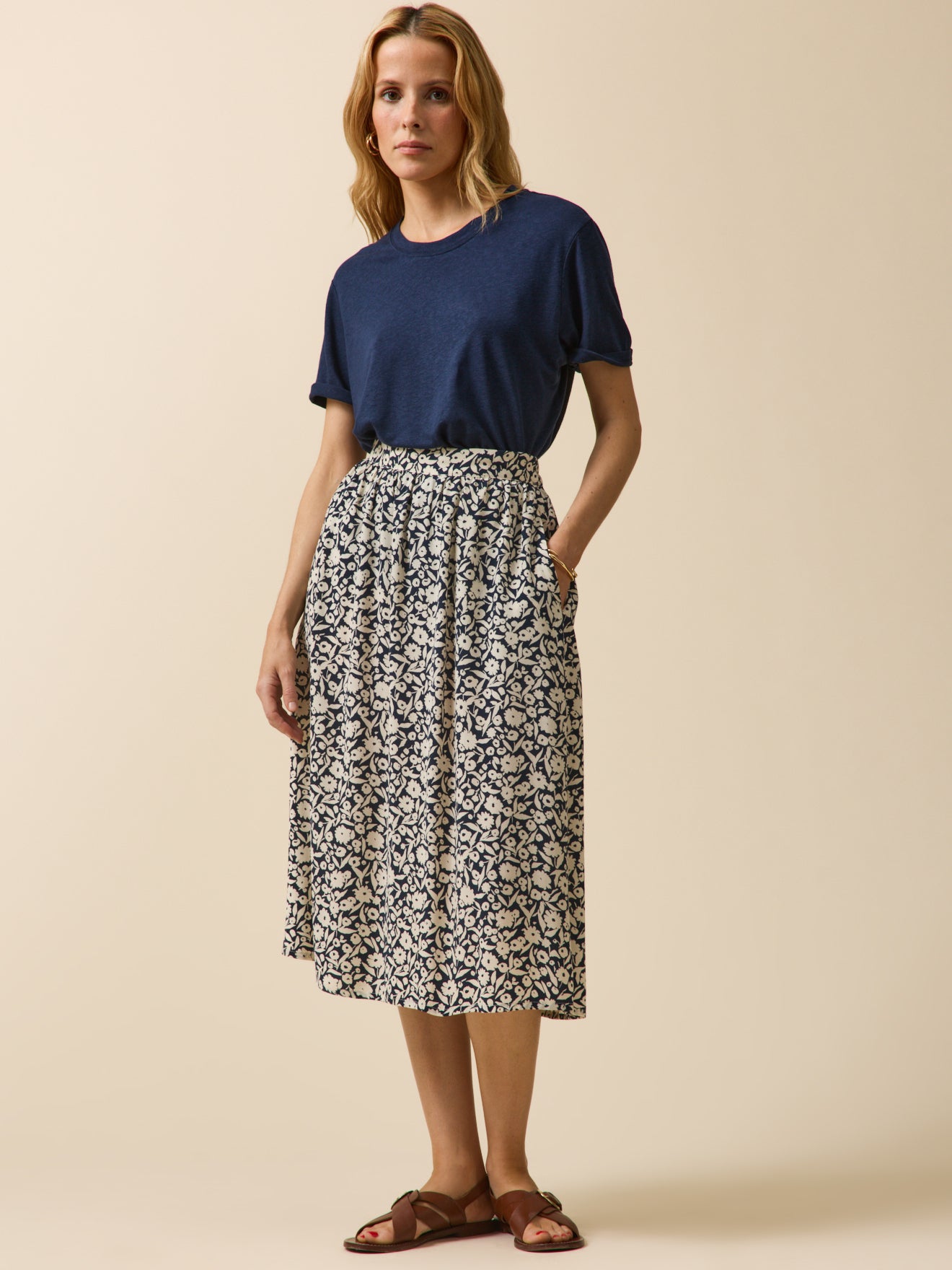 Halblanger Damenrock mit Enea-Print
