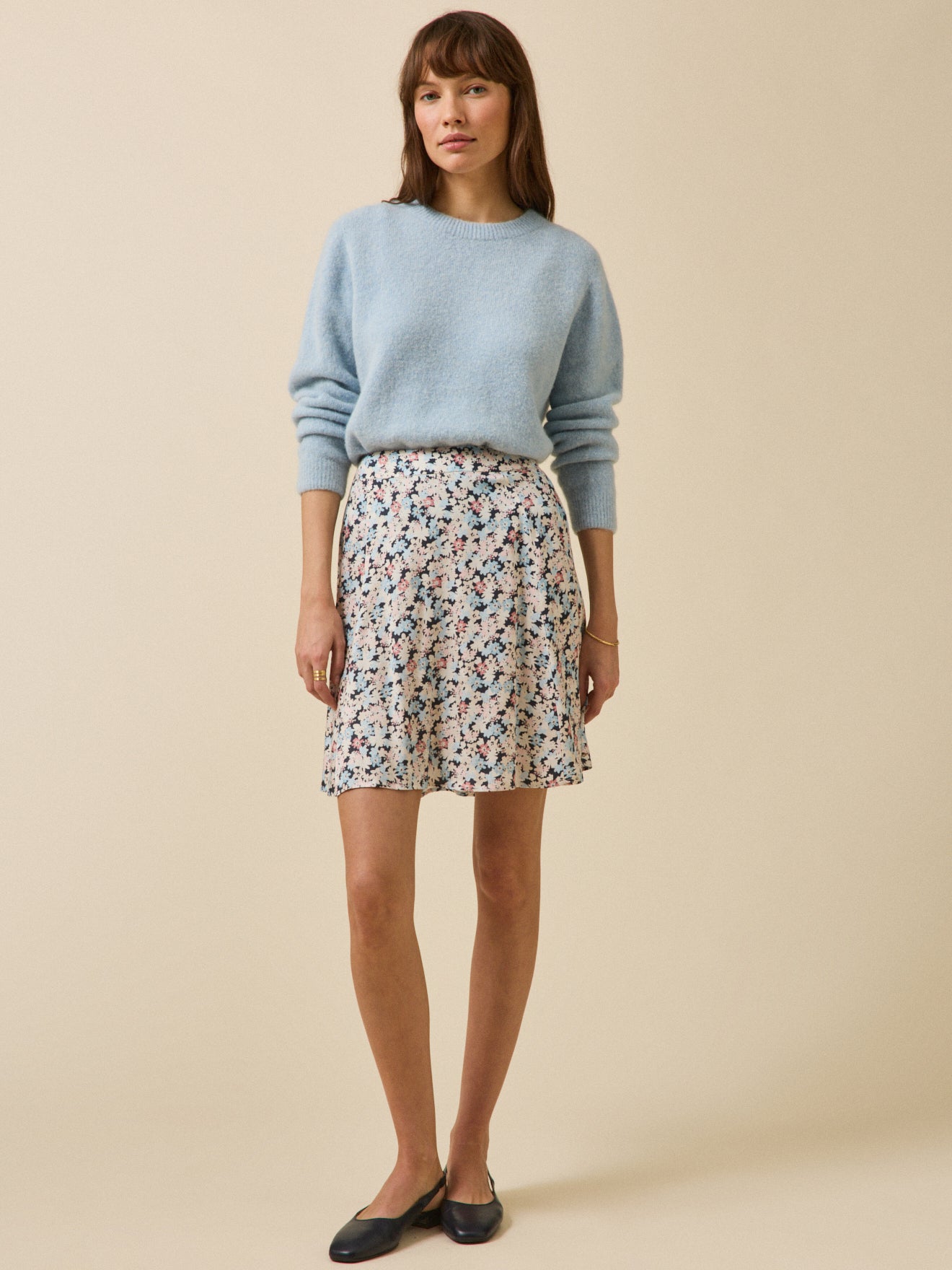 Kurzer Damenrock mit Pop-Blumen-Print