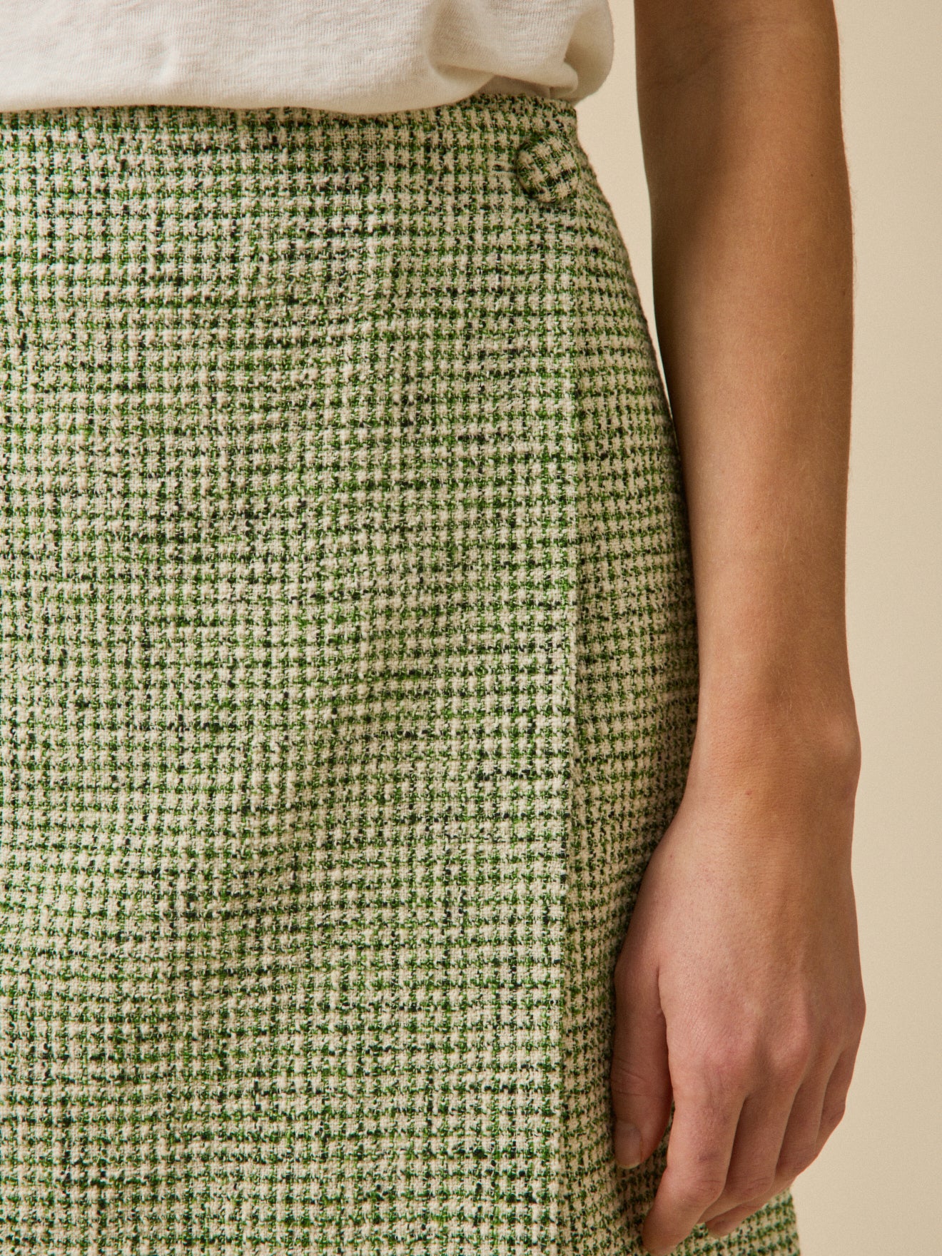 Kurzer Damen-Wickelrock aus kariertem Tweed