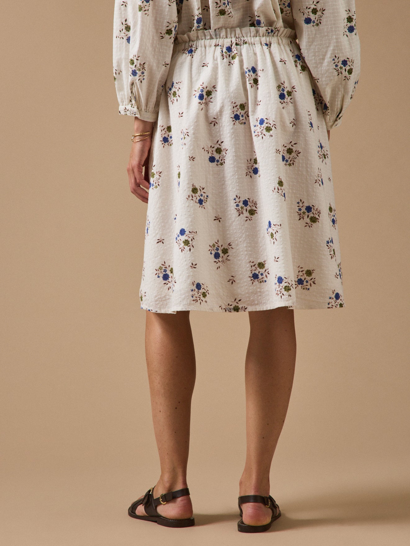 Kurzer Damenrock mit Rosa Blue-Print