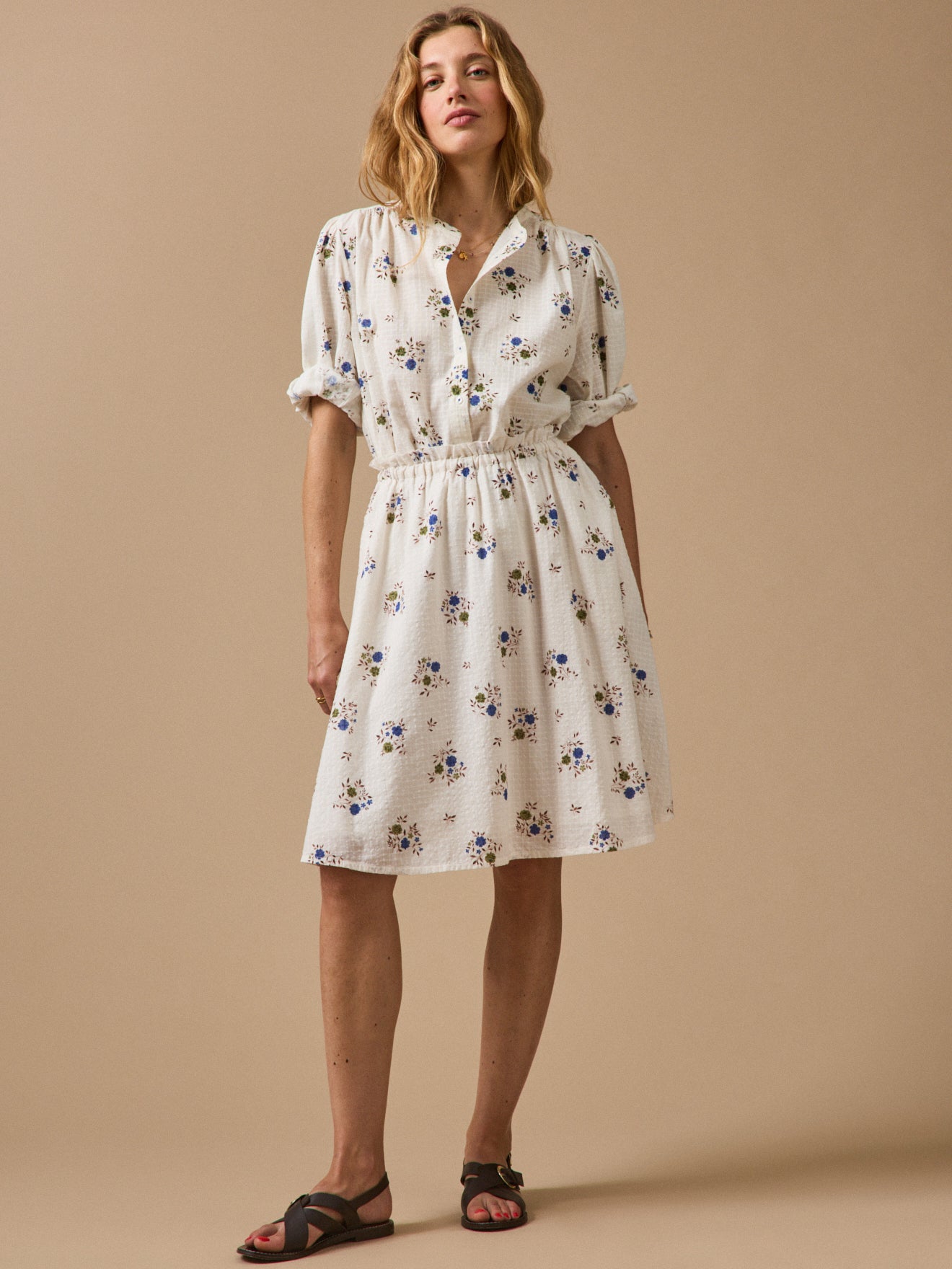Kurzer Damenrock mit Rosa Blue-Print