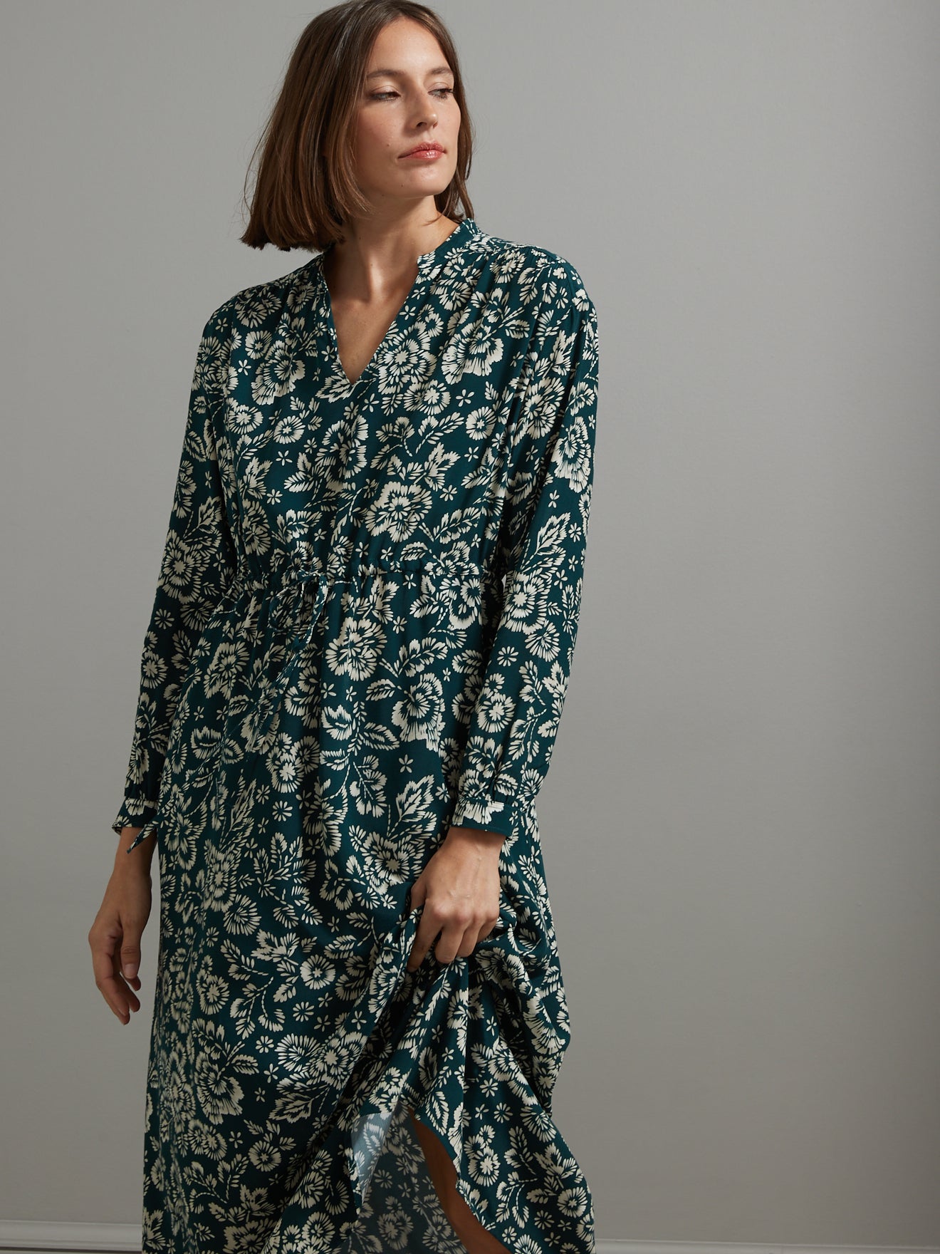 Halblanges Damenkleid mit Erin-Print