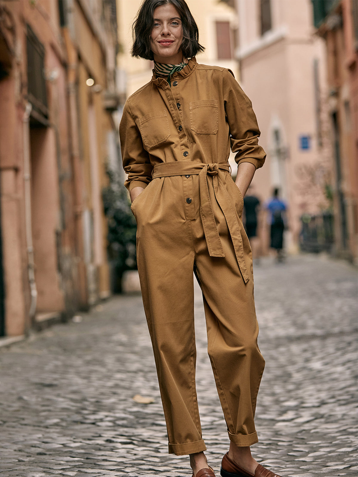 Damen-Jumpsuit mit Rüschenkragen