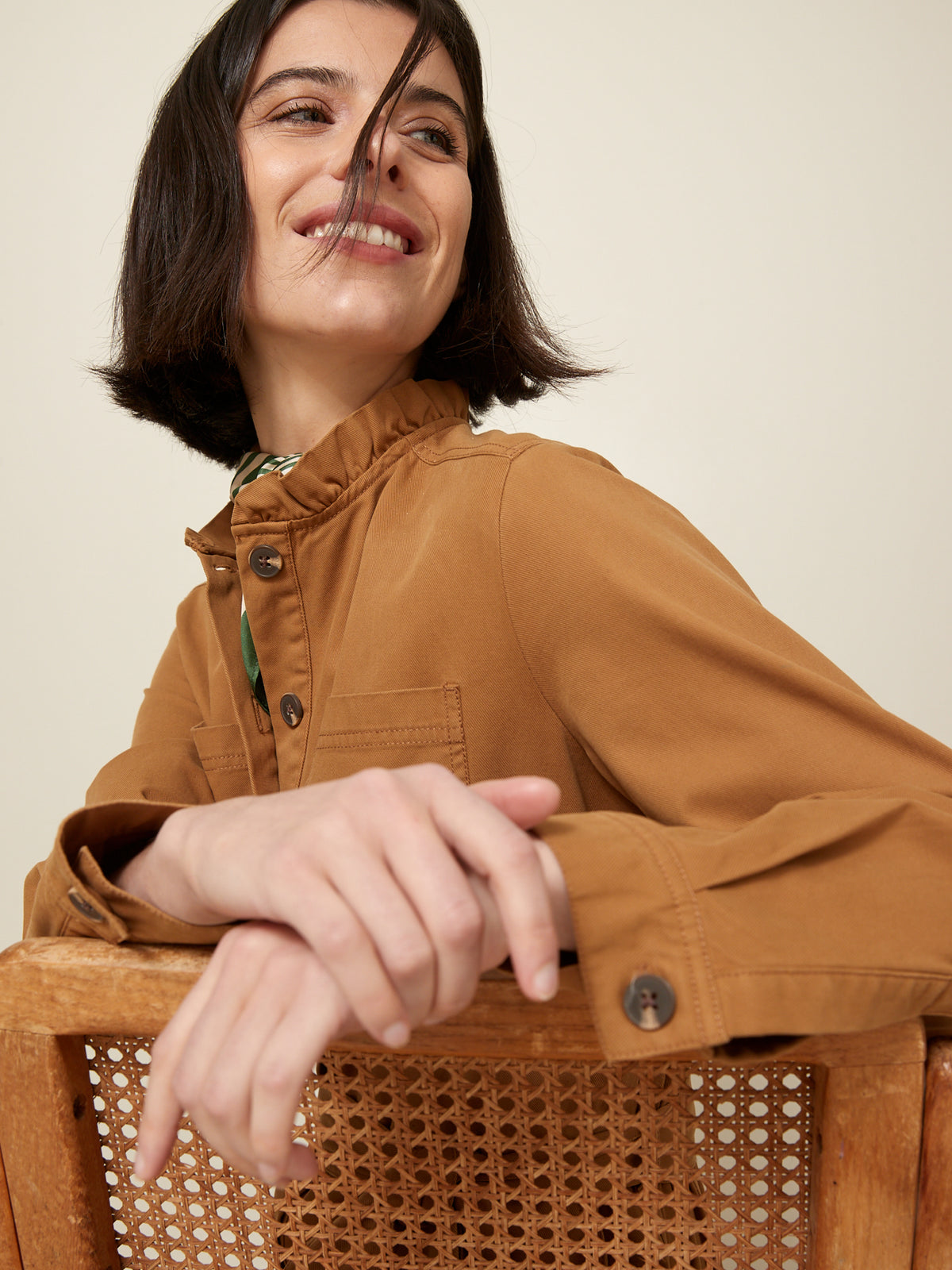 Damen-Jumpsuit mit Rüschenkragen