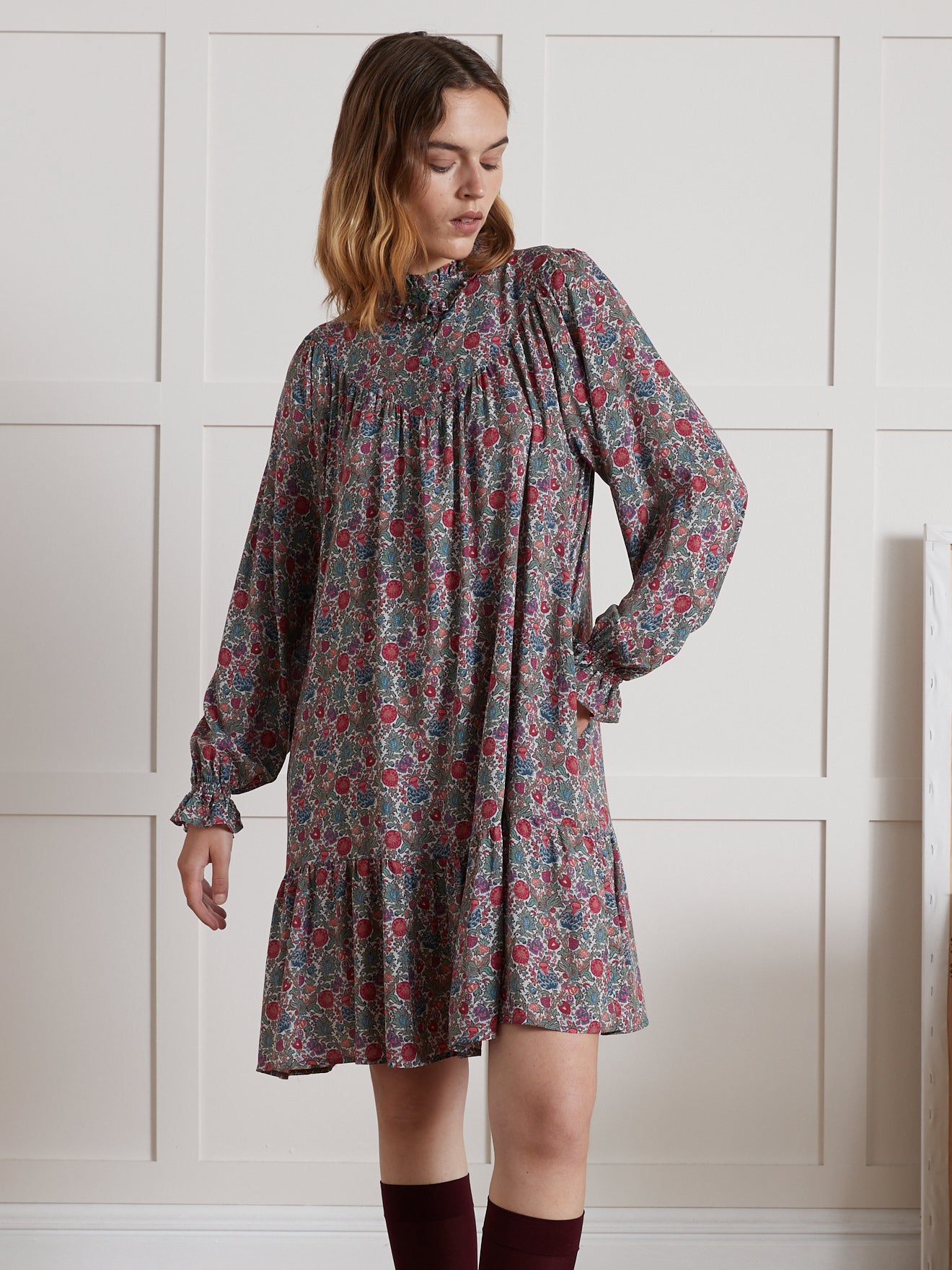 Kurzes Damenkleid aus Liberty-Stoff Tapestry - Limited Collection