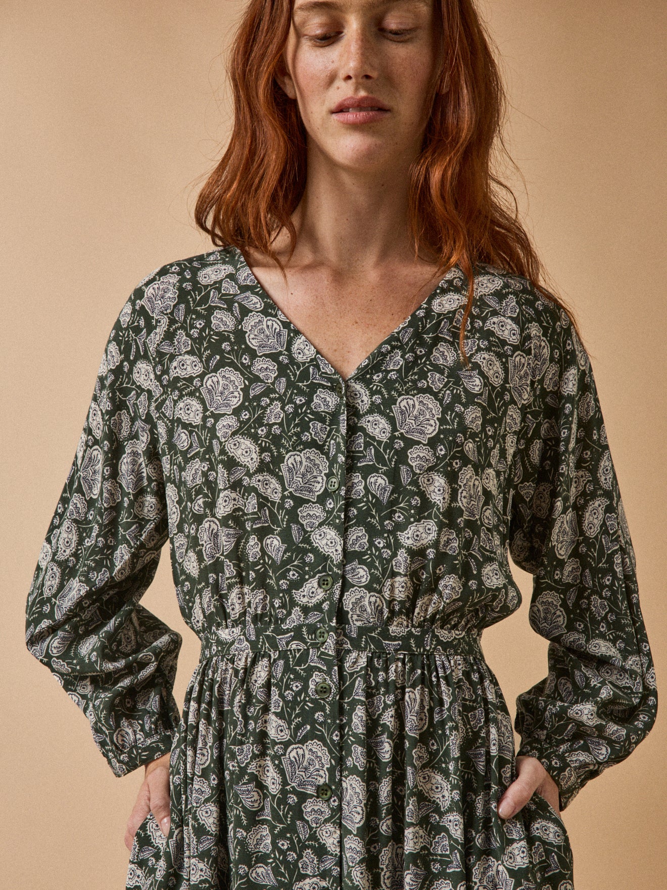 Halblanges Damenkleid mit Lilith-Print