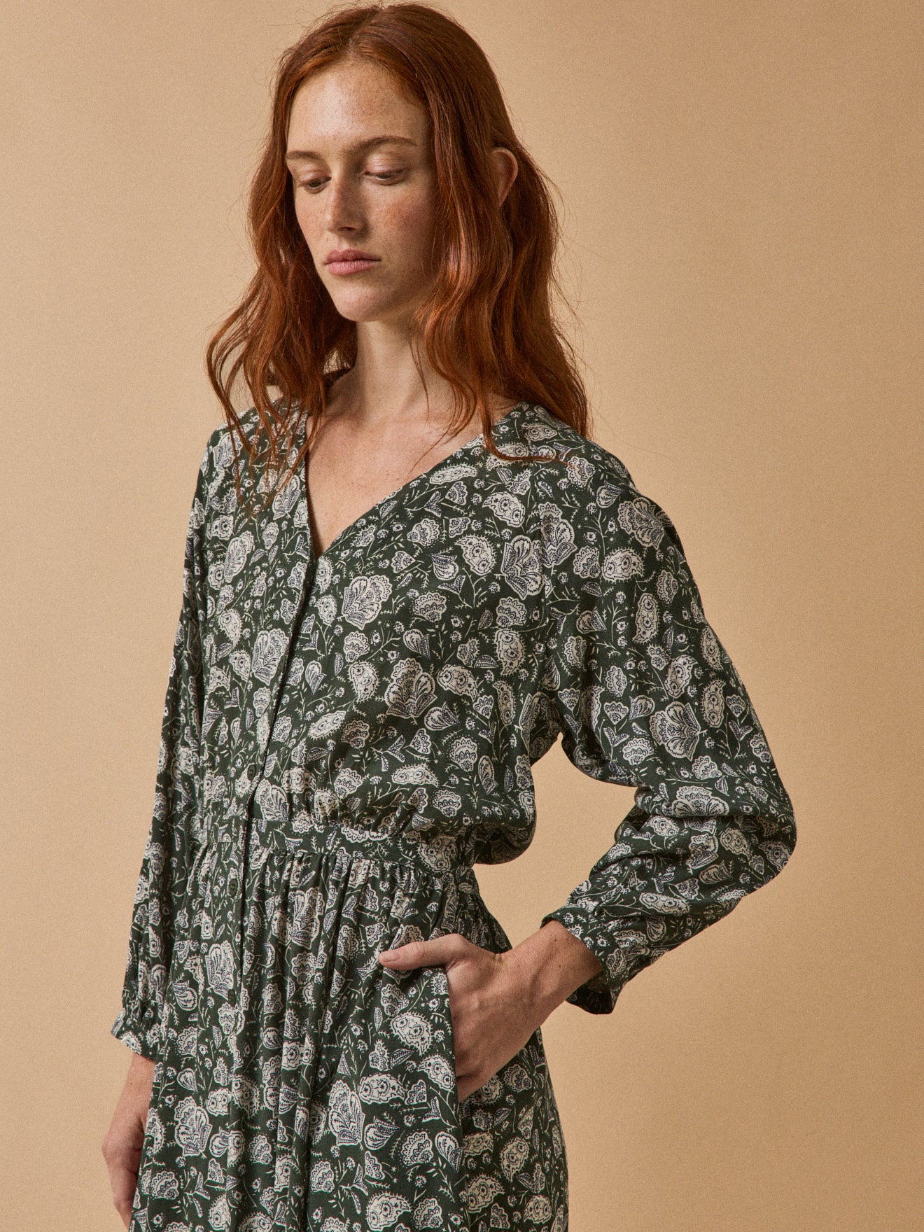 Halblanges Damenkleid mit Lilith-Print