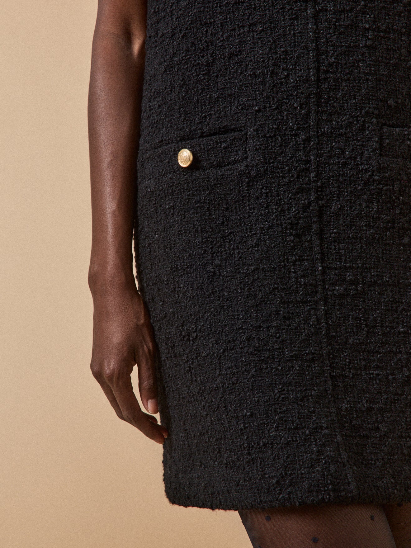 Kurzes Damen-Etuikleid aus Tweed