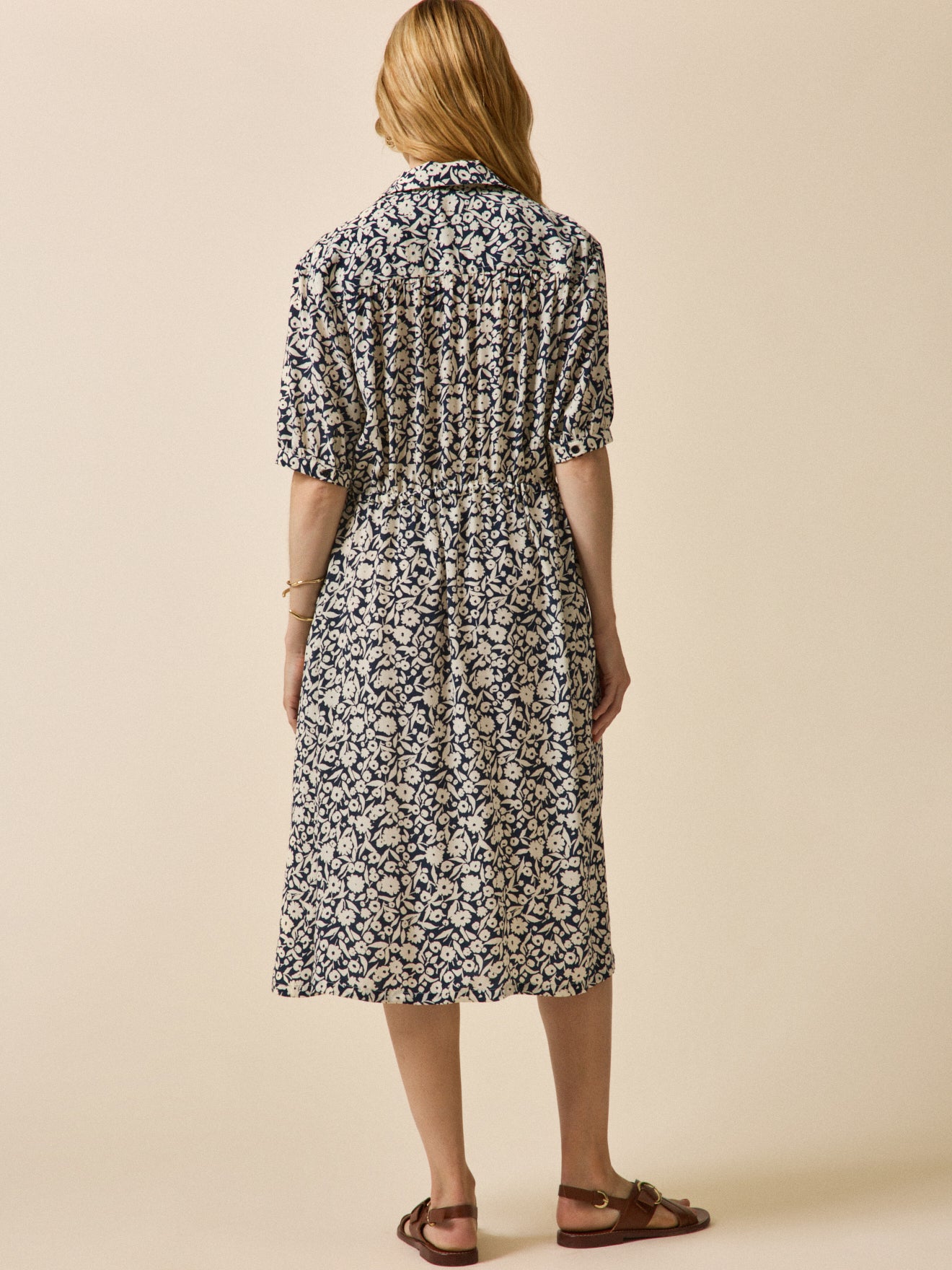 Halblanges Damenkleid mit Enea-Print