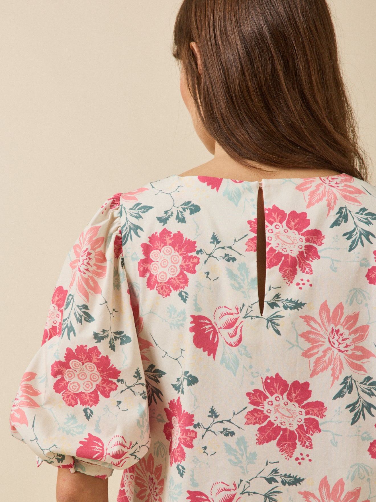 Kurzes Damen-Festkleid mit Rosala-Print