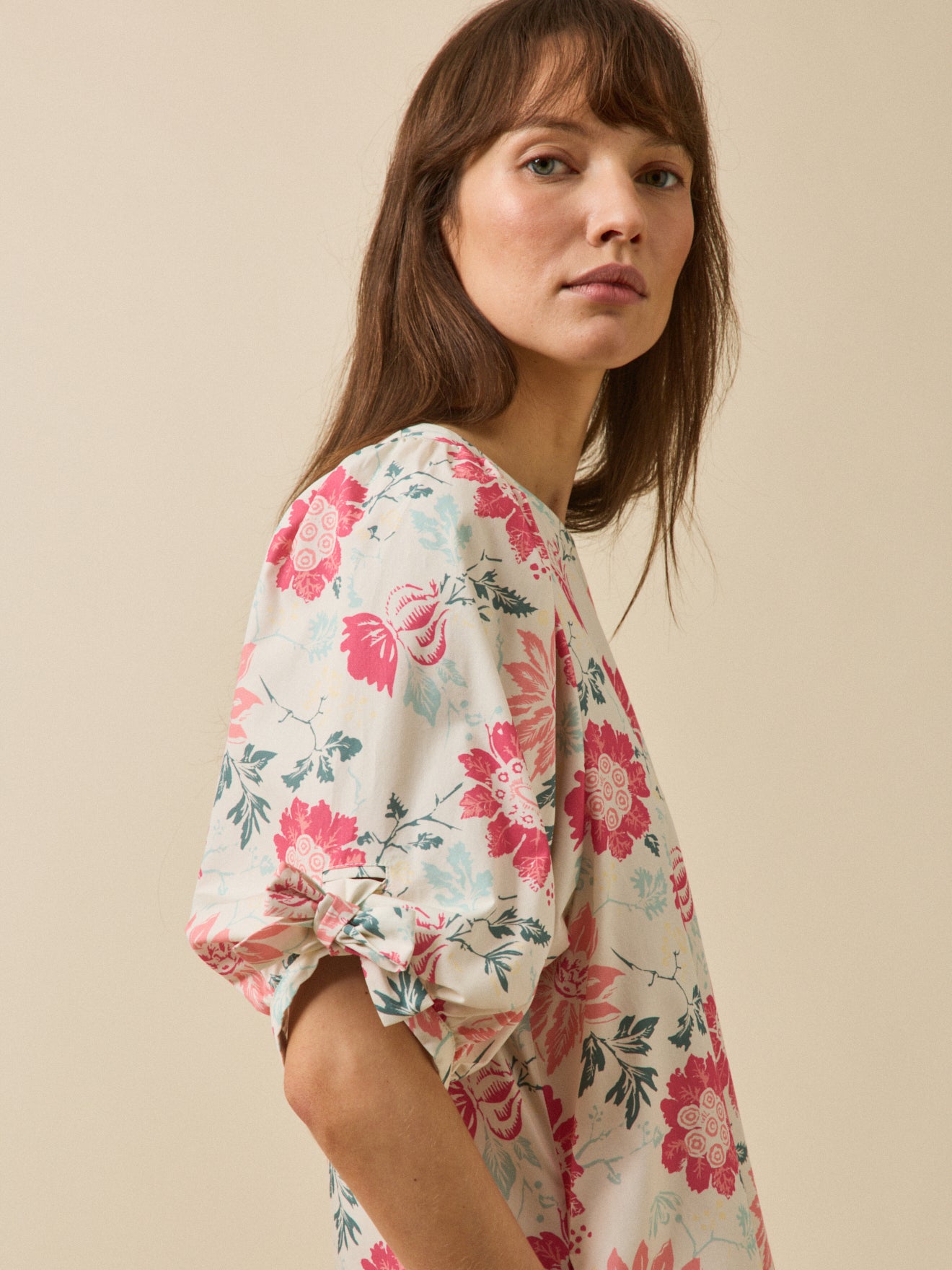 Kurzes Damen-Festkleid mit Rosala-Print