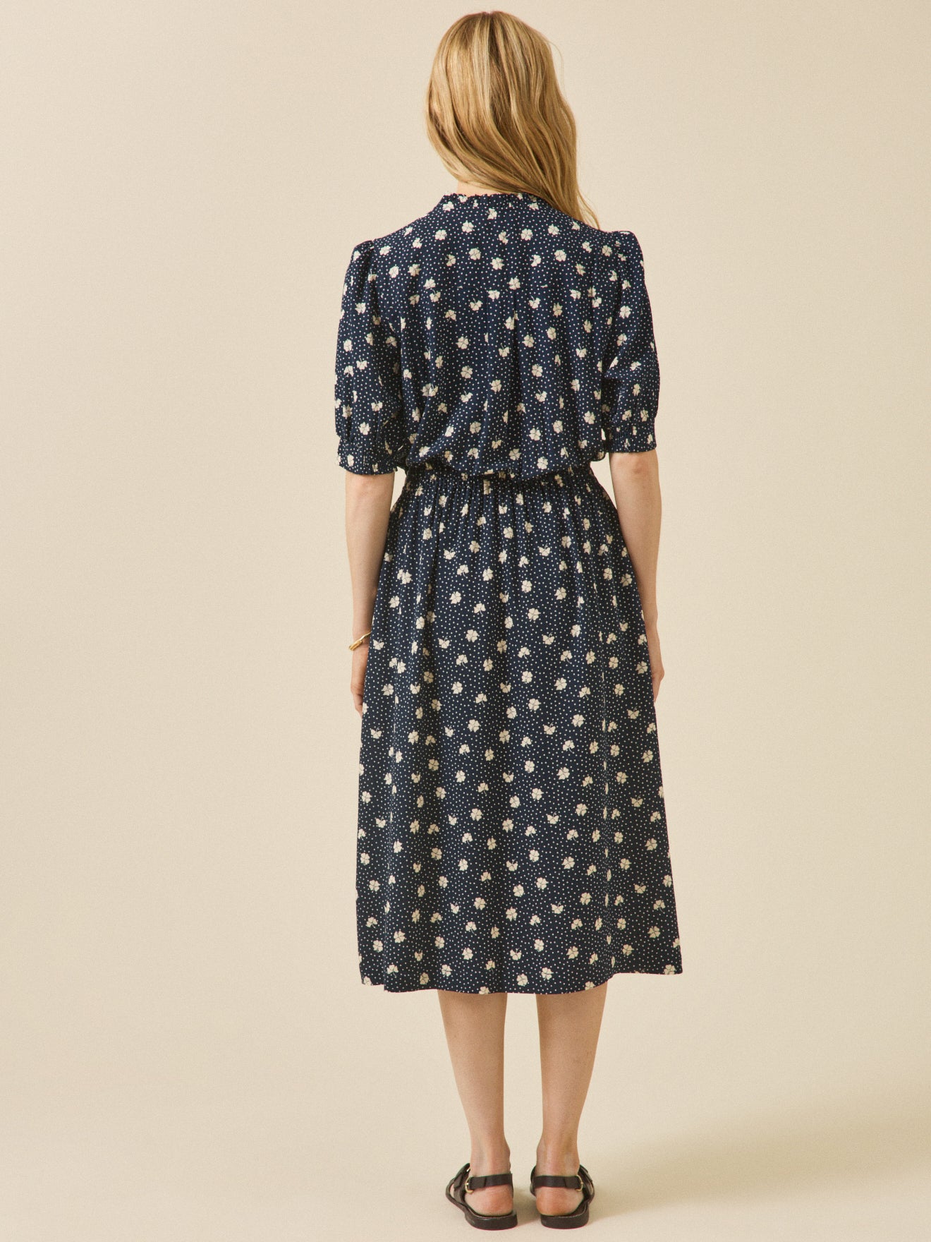 Halblanges Damenkleid mit Klee-Print aus Dobby-Viskose