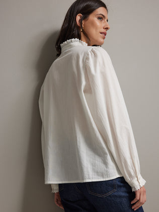 Damen-Hemdbluse mit aus Voile mit Volants und Stickerei