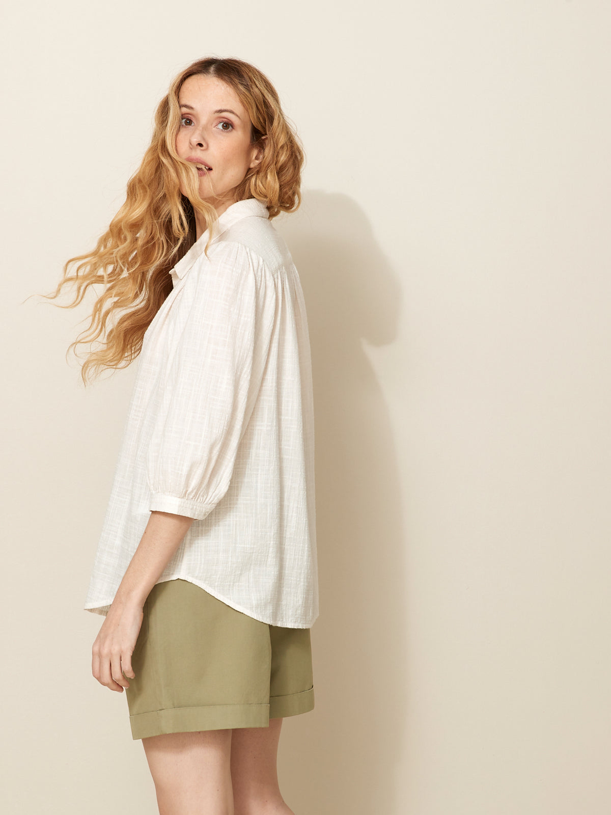 Damen-Hemdbluse aus strukturiertem Krepp