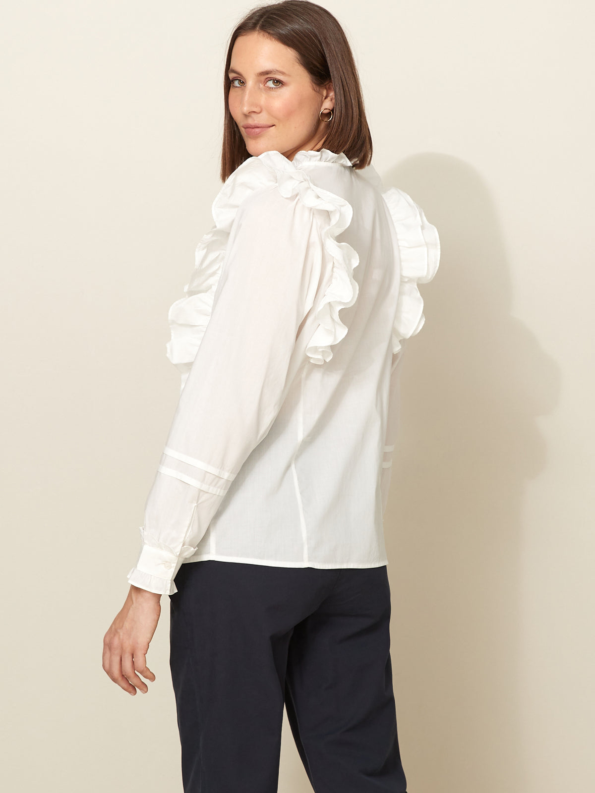 Damenbluse im Trousseau-Esprit mit Stehkragen