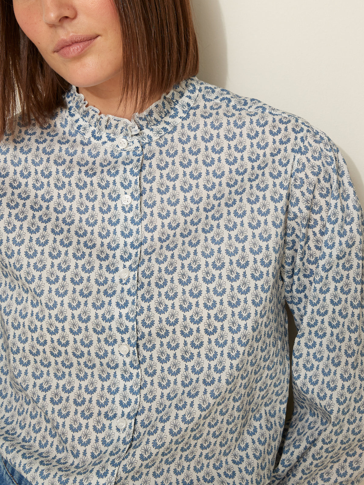 Damen-Hemdbluse mit Volants und Swann-Print