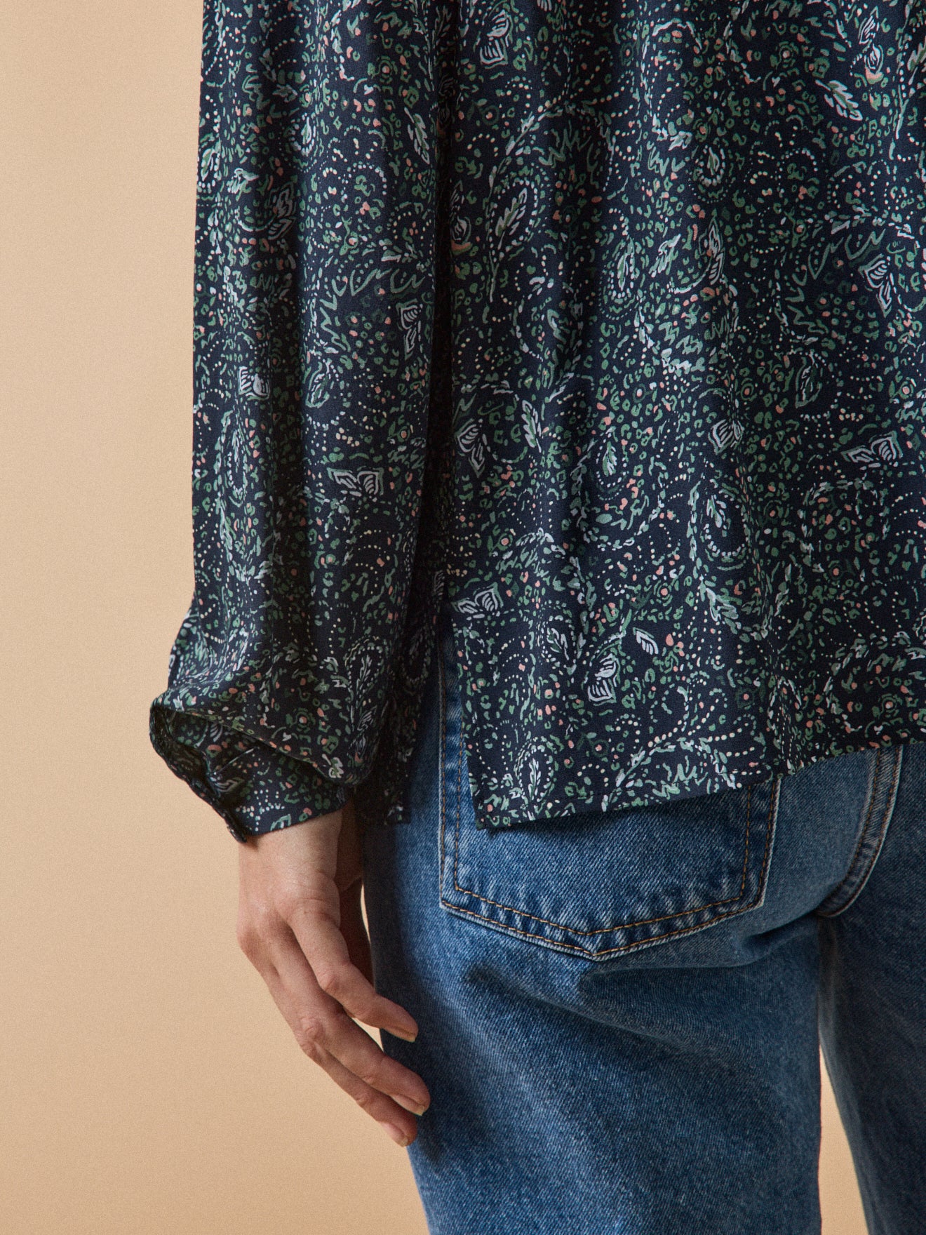 Damenbluse mit Noelia-Print von Pablo Piatti