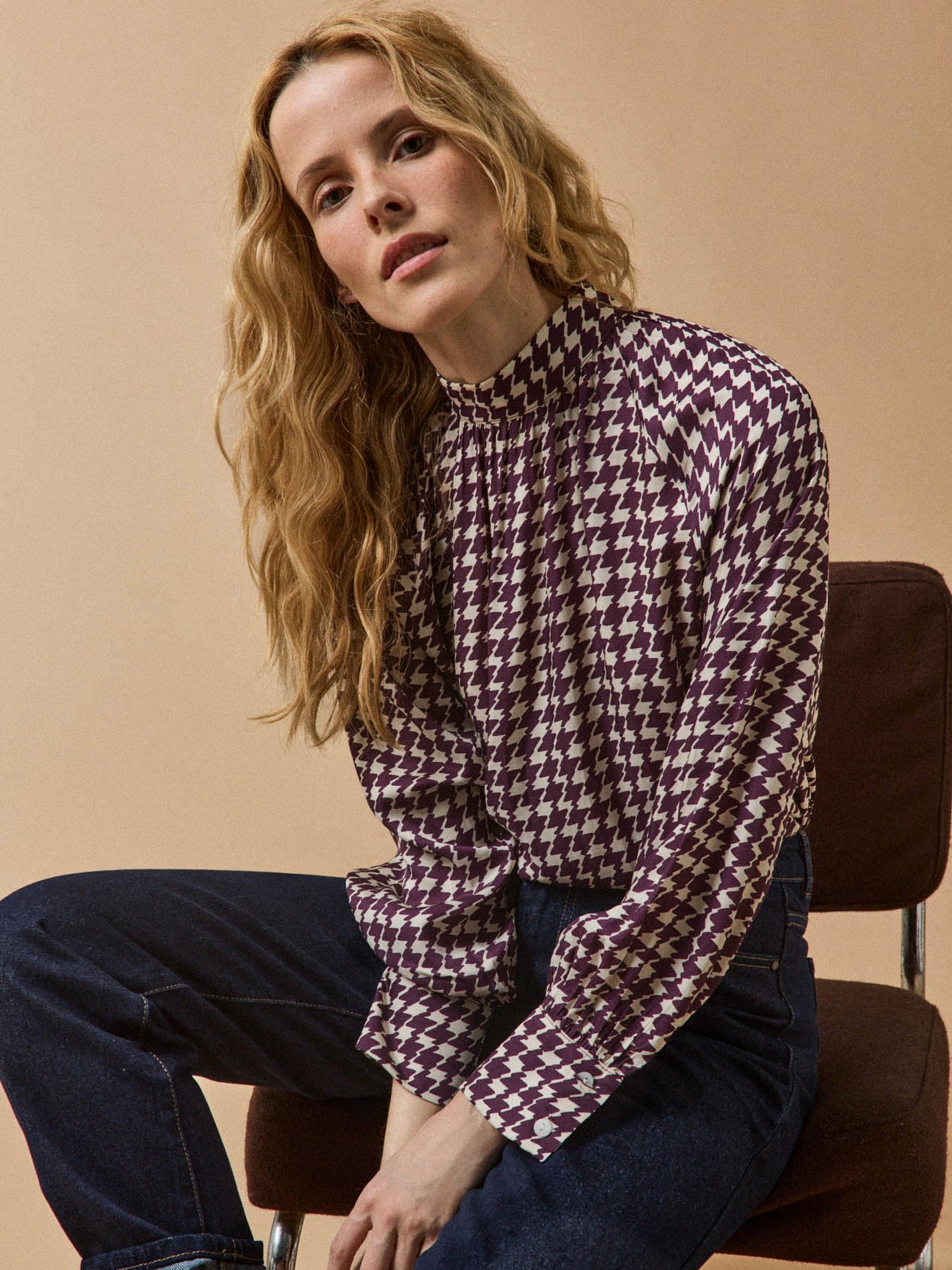 Damenbluse mit Hahnentrittmuster