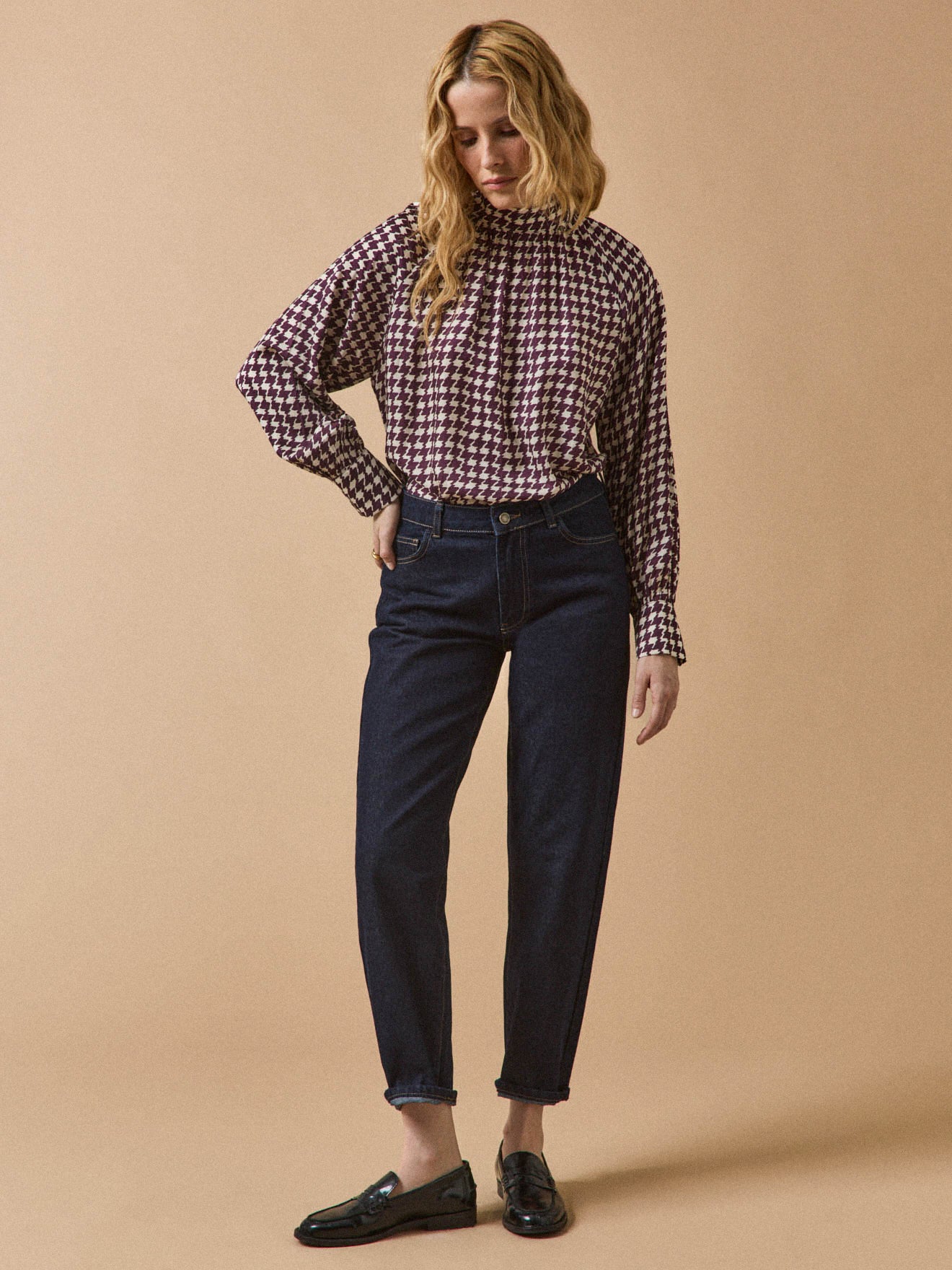 Damenbluse mit Hahnentrittmuster