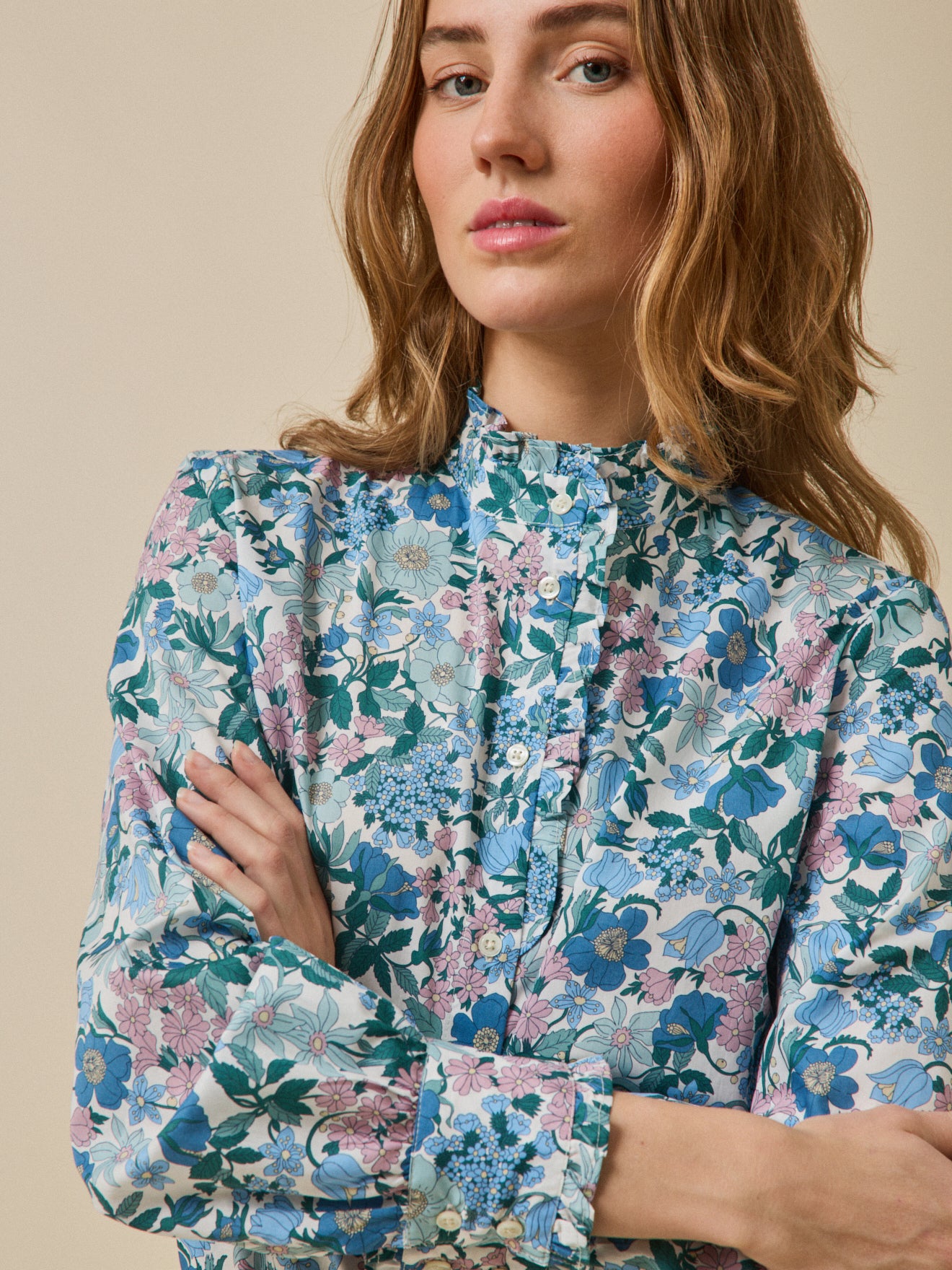 Damenbluse mit Volants am Kragen aus Liberty-Stoff - Limited Collection