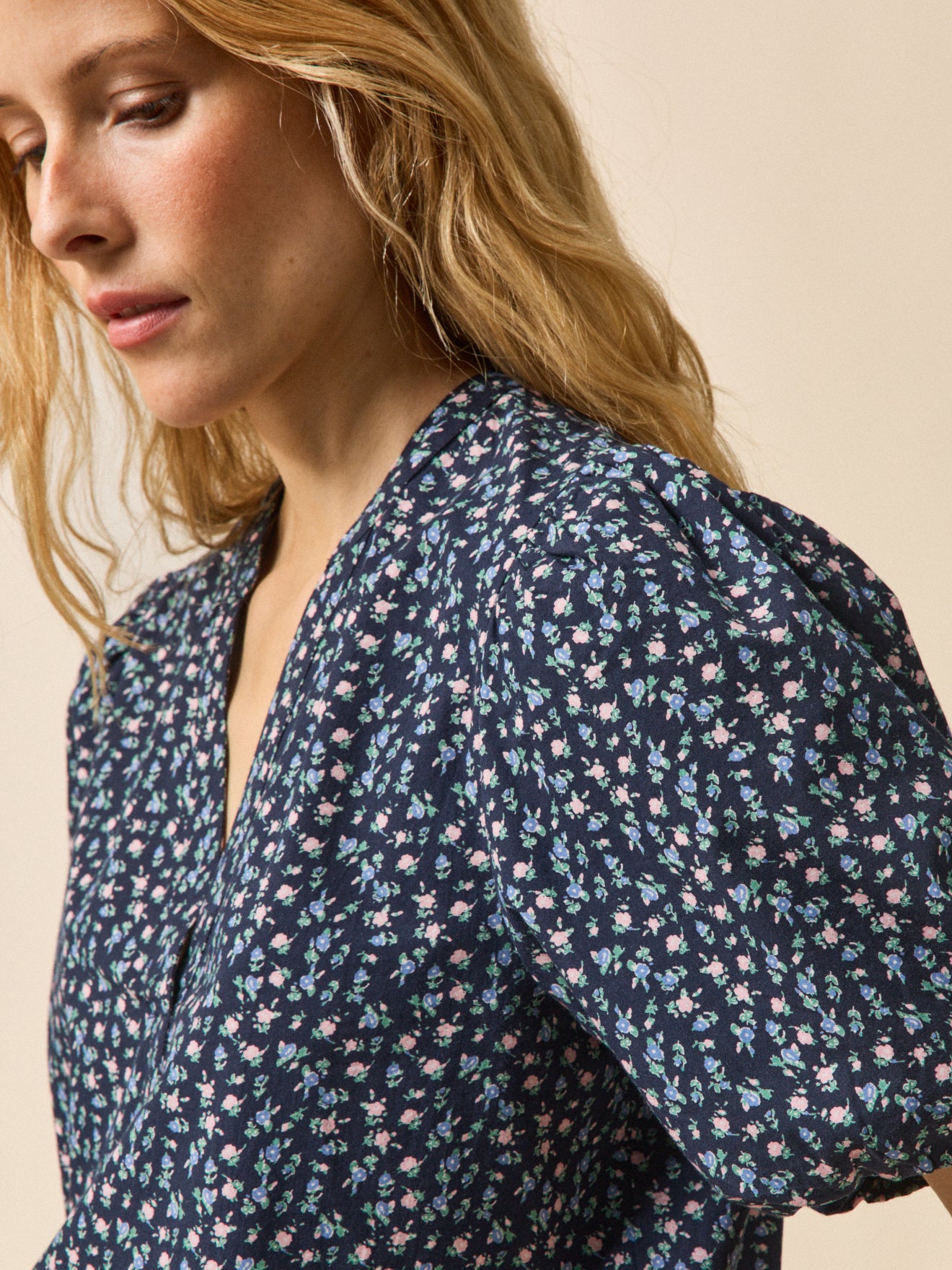 Damentop mit Mini Roses-Print