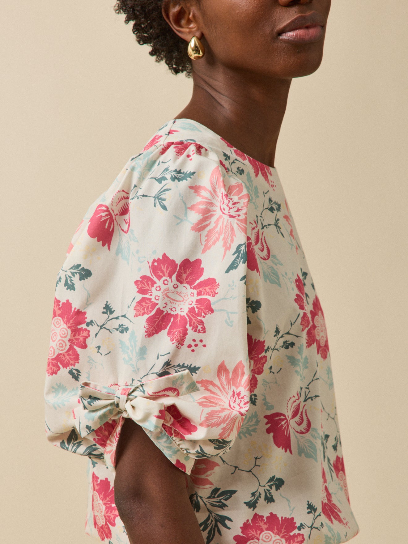 Festliches Damentop mit Rosalia-Print