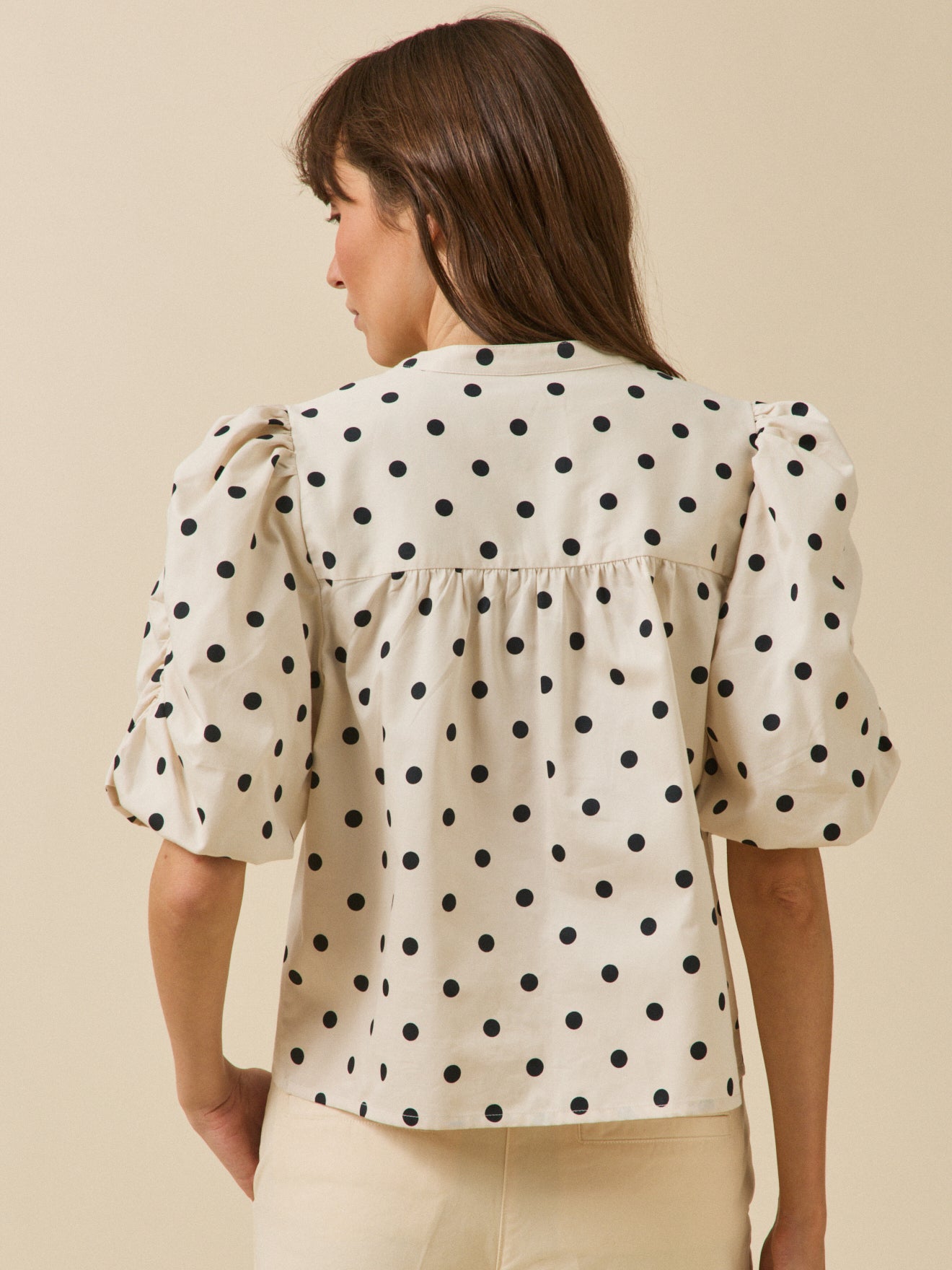 Damentop mit Tupfen