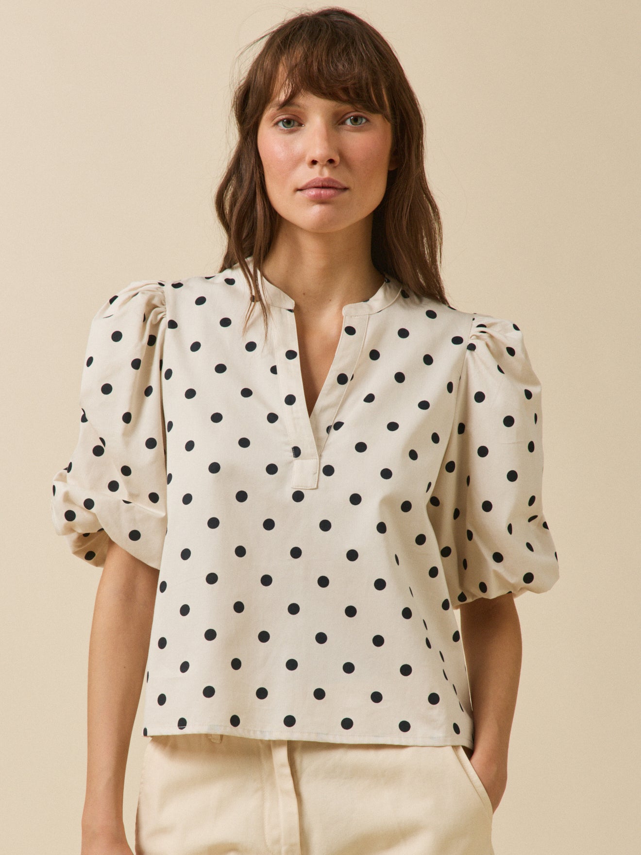 Damentop mit Tupfen