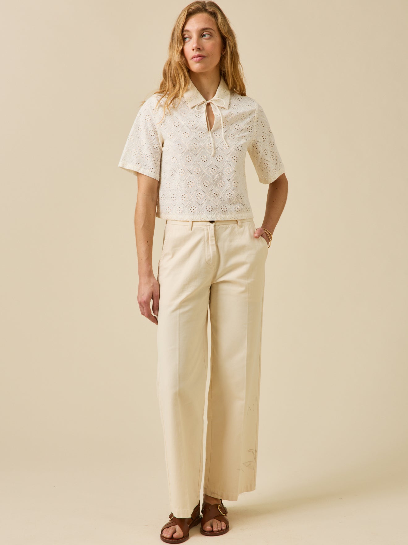 Damen-Poloshirt mit Lochstickerei