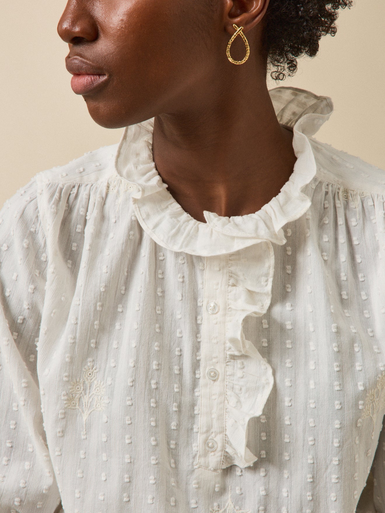 Damenbluse mit Plumetis-Stickerei