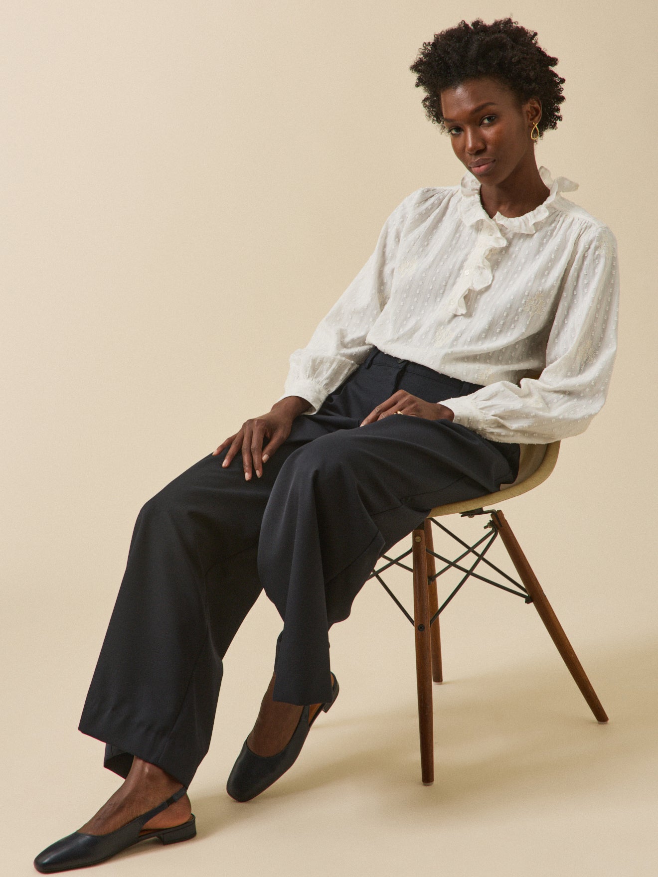 Damenbluse mit Plumetis-Stickerei