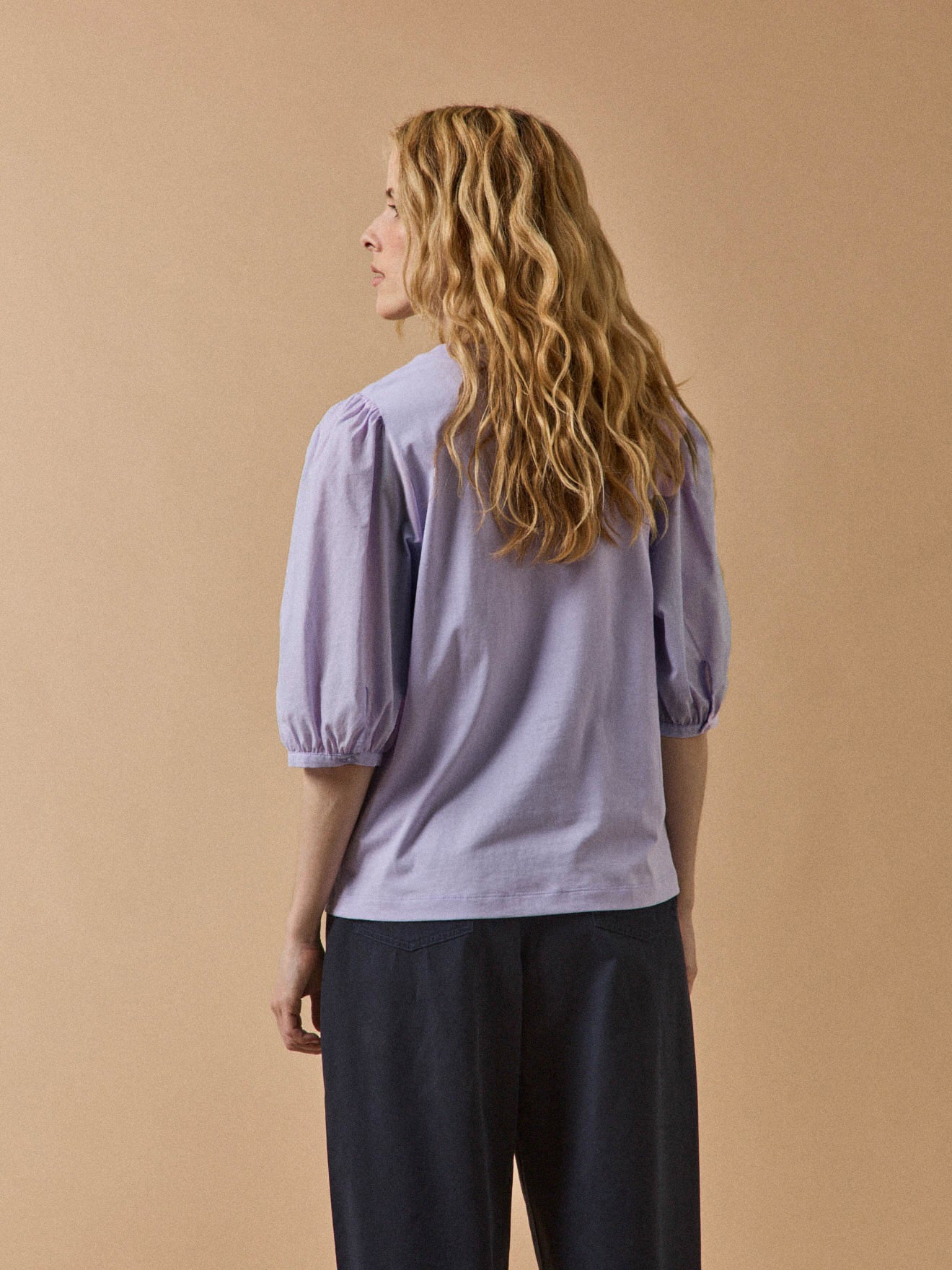 Damen-T-Shirt im Material-Mix