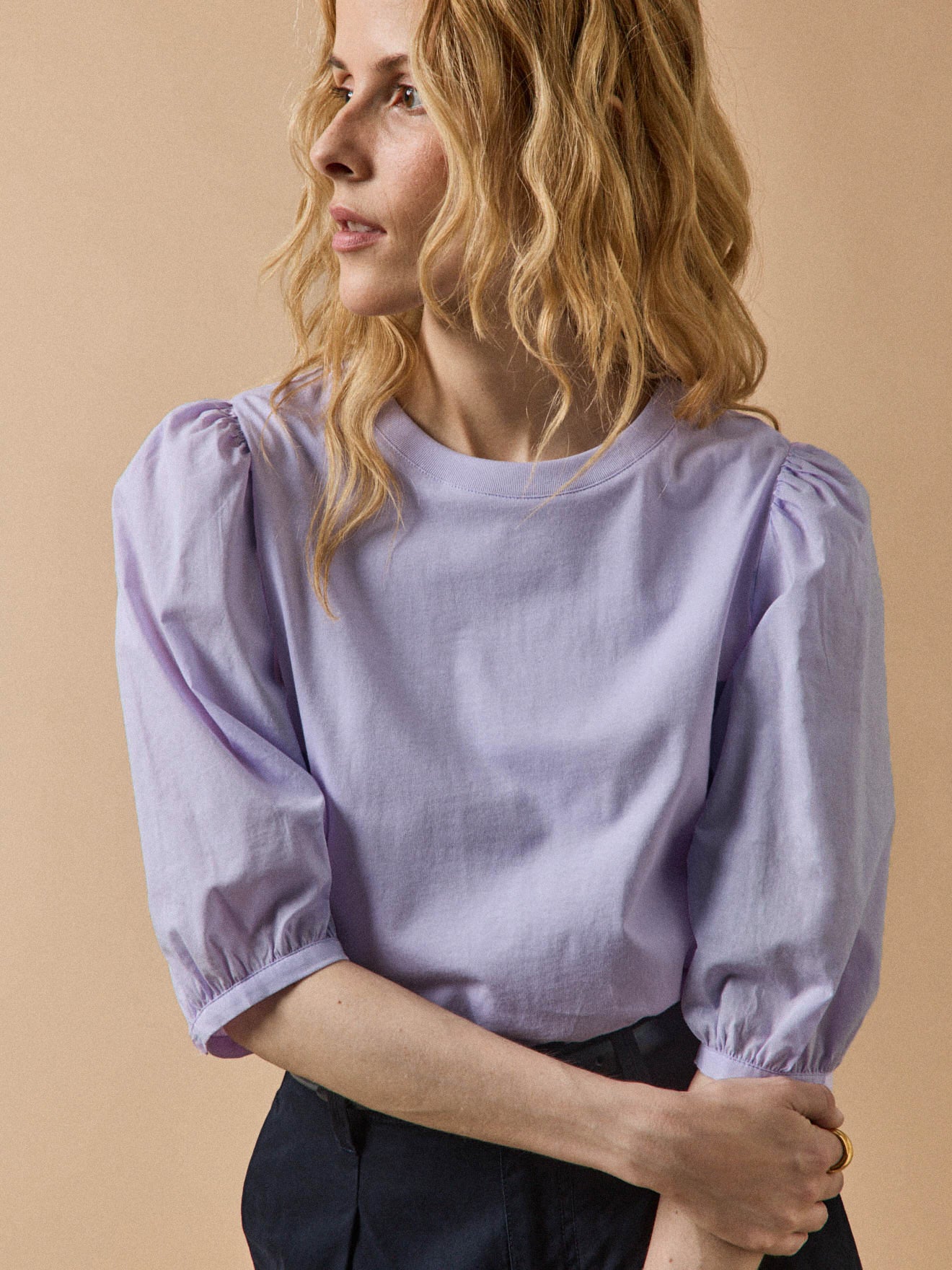 Damen-T-Shirt im Material-Mix